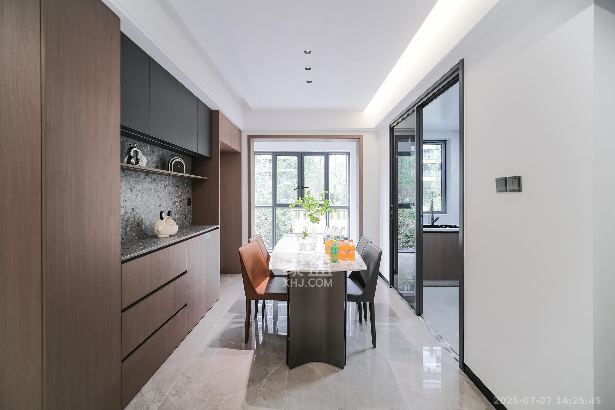 佳俊万家府 4室2厅2卫 102.8万 佳俊万家府 4室2厅2卫 102.8万客厅