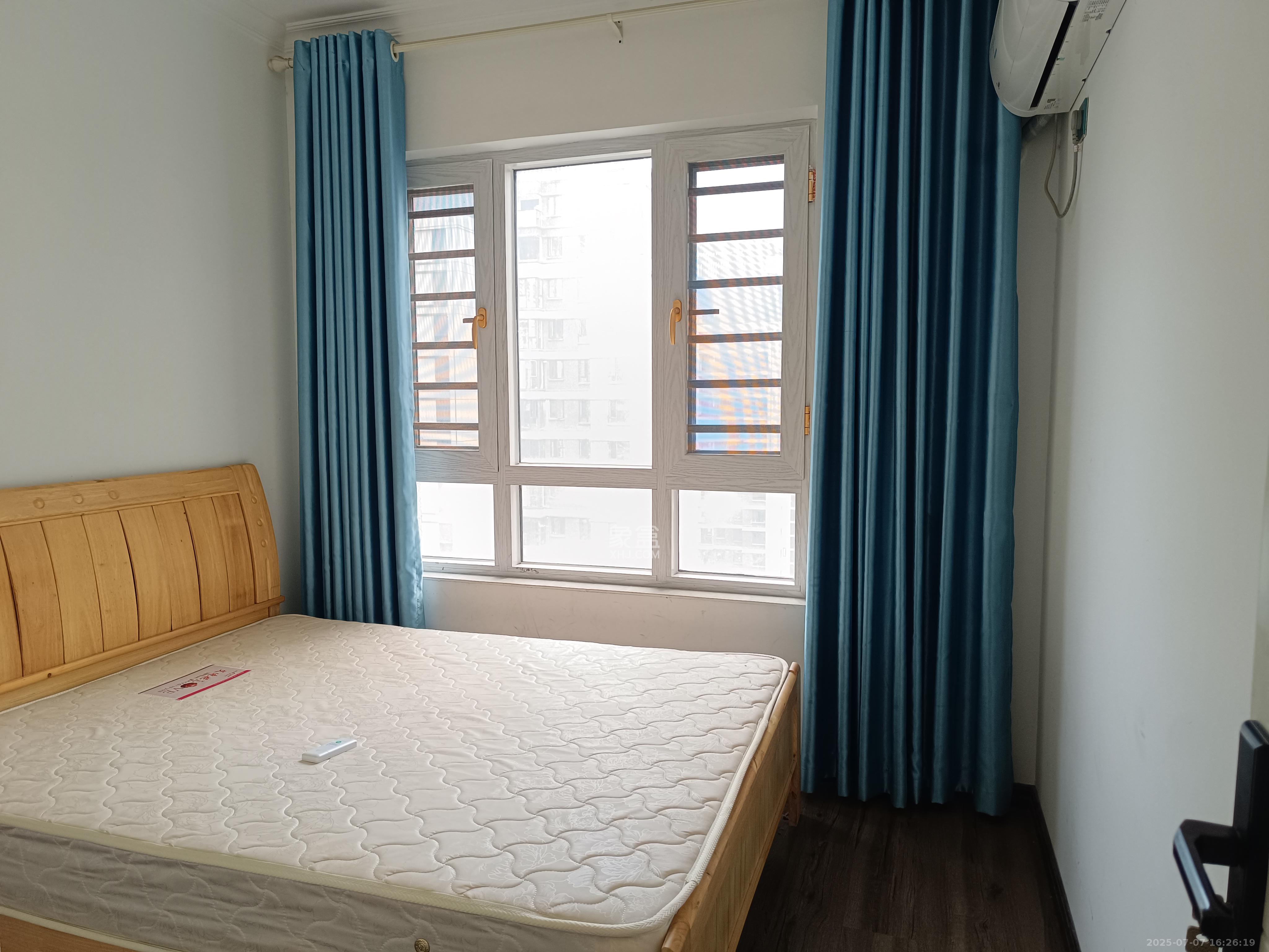 绿地之窗  3室2厅2卫    2100.0元/月室内图