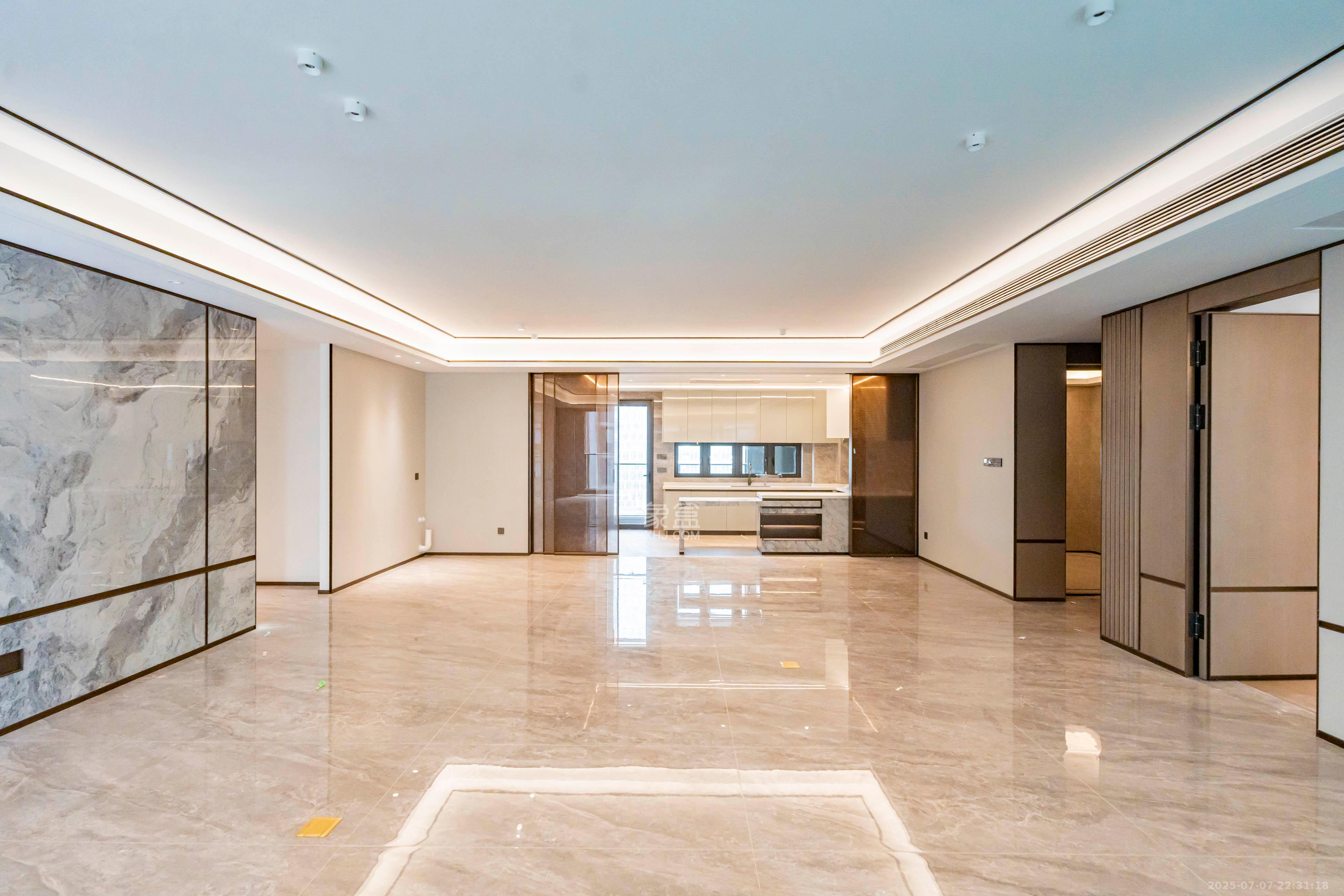 建发养云  4室2厅2卫    488.0万 建发养云  4室2厅2卫    488.0万客厅