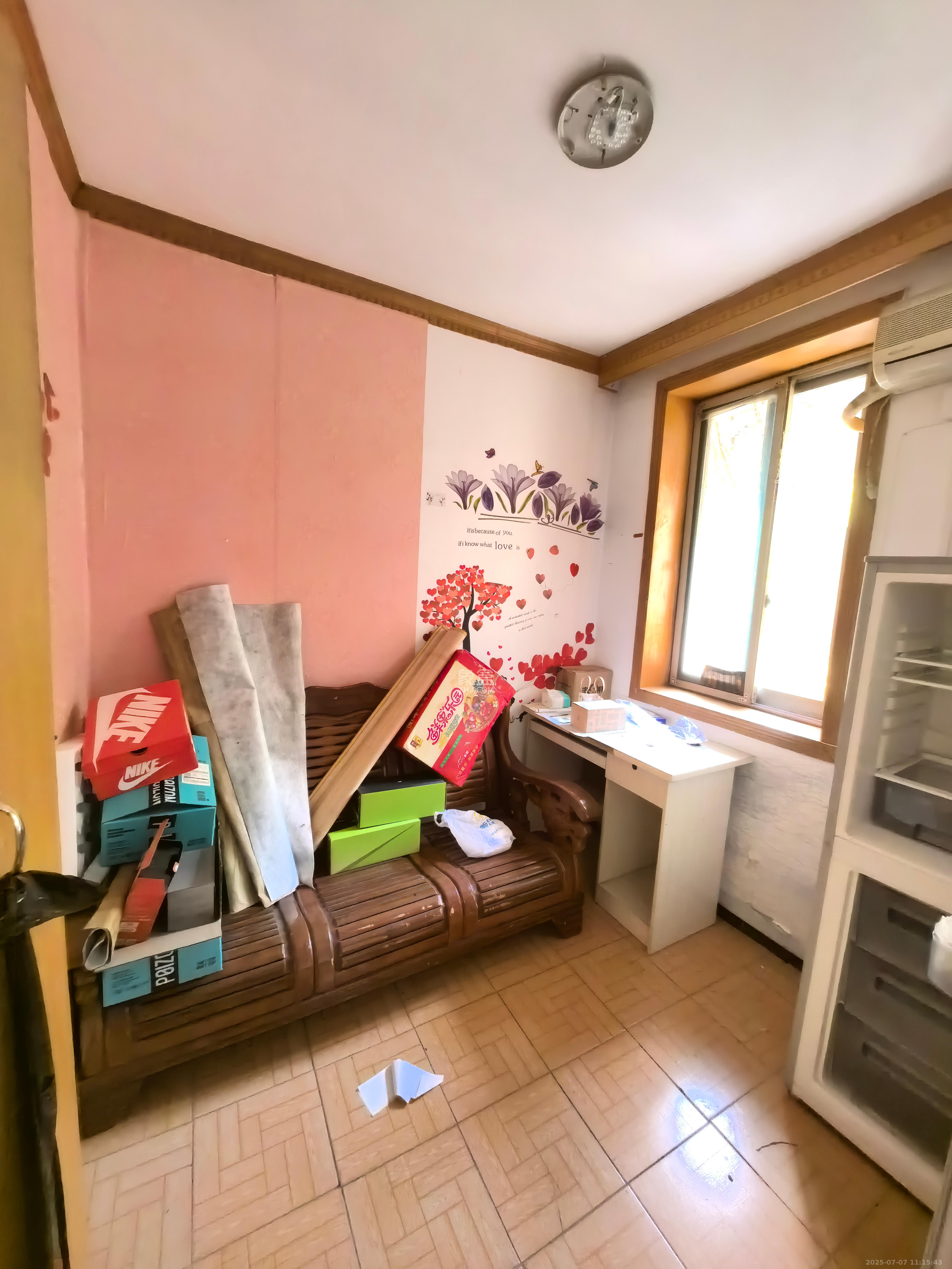 春风小区  4室1厅1卫   1300.00元/月室内图