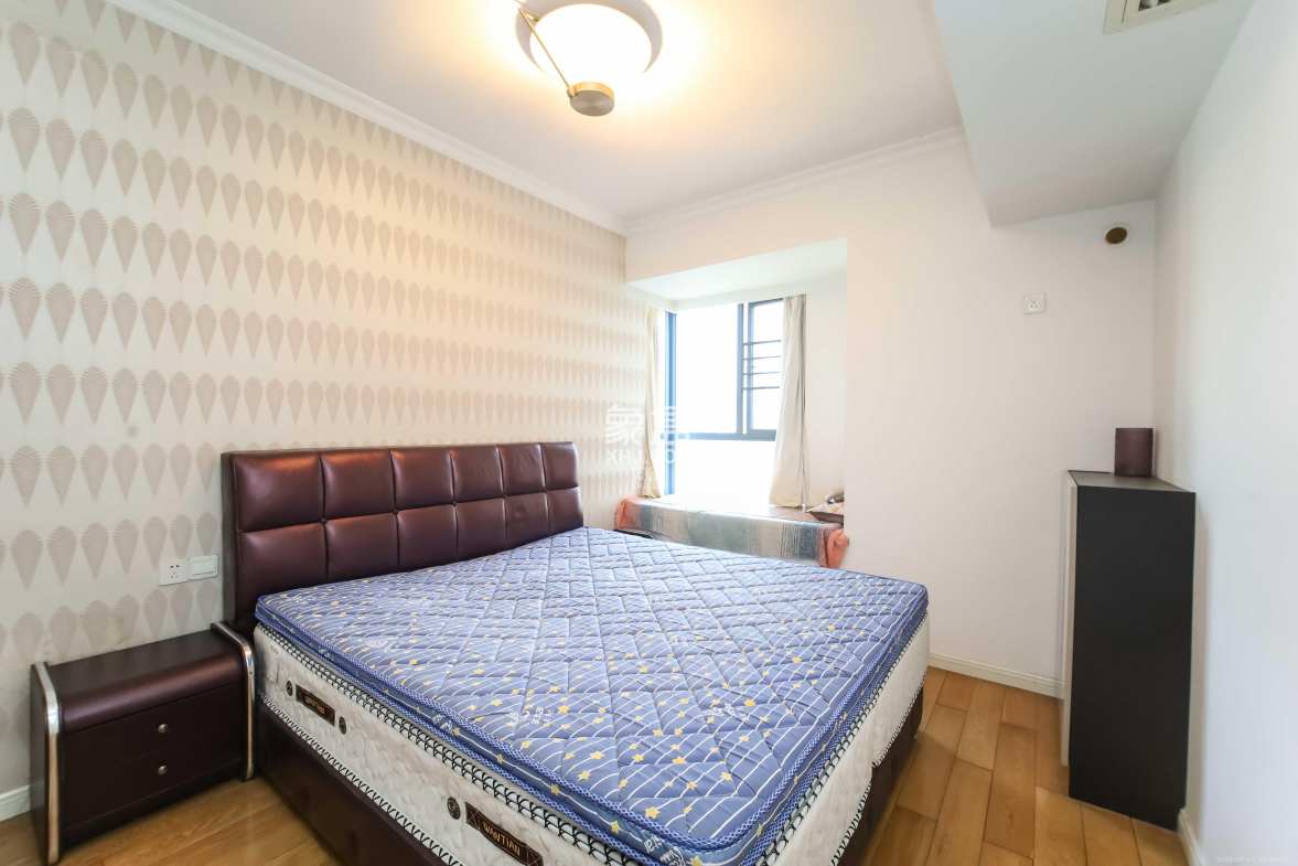 天平公寓(芙蓉区高级人民法院老宿舍)  3室2厅2卫    115.0万 天平公寓(芙蓉区高级人民法院老宿舍)  3室2厅2卫    115.0万卧室