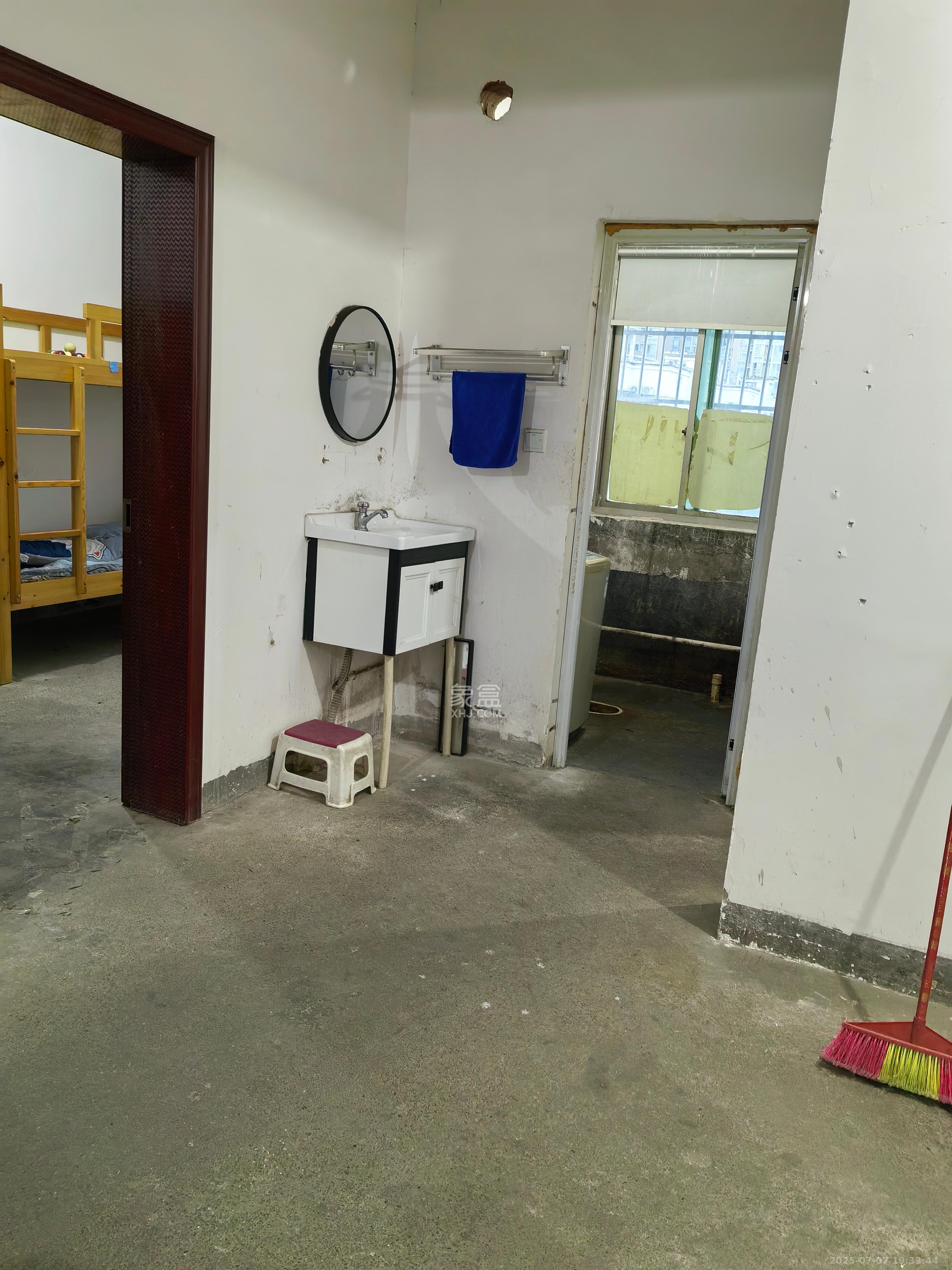 中南汽车世界 3室2厅1卫 1000.0元/月 中南汽车世界 3室2厅1卫 1000.0元/月室内图