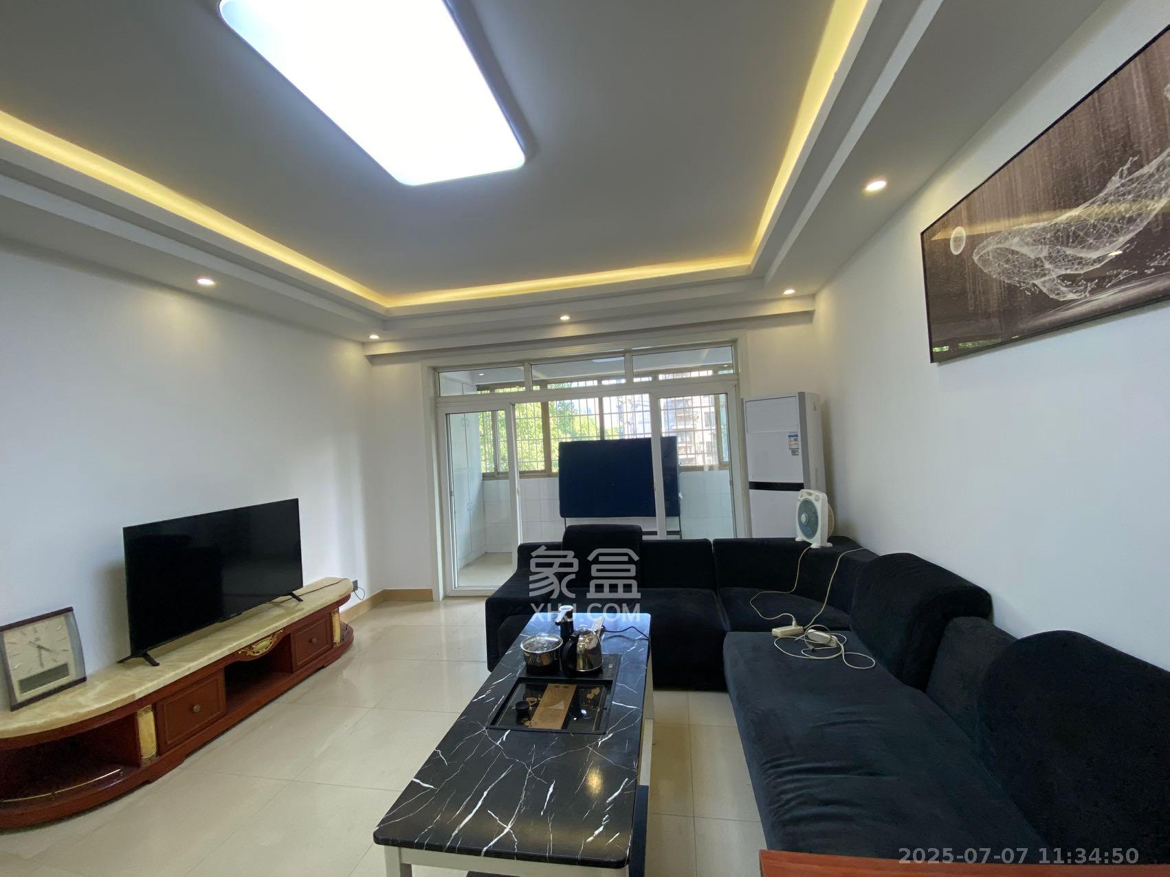 荷花园小区(安置房小区) 3室1厅1卫 2600.0元/月 荷花园小区(安置房小区) 3室1厅1卫 2600.0元/月室内图