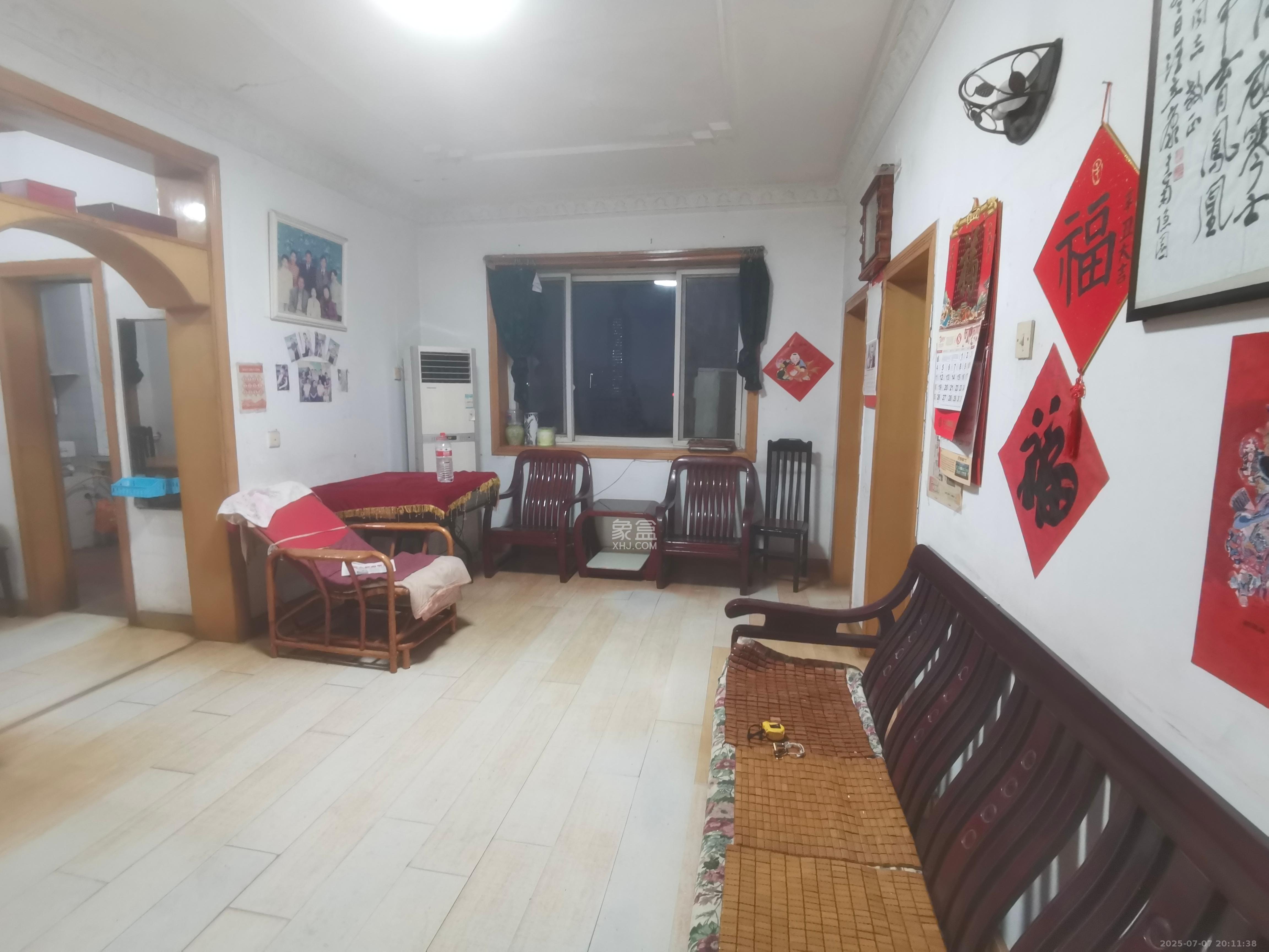 十五中单位宿舍 3室2厅1卫 1600.0元/月 十五中单位宿舍 3室2厅1卫 1600.0元/月室内图