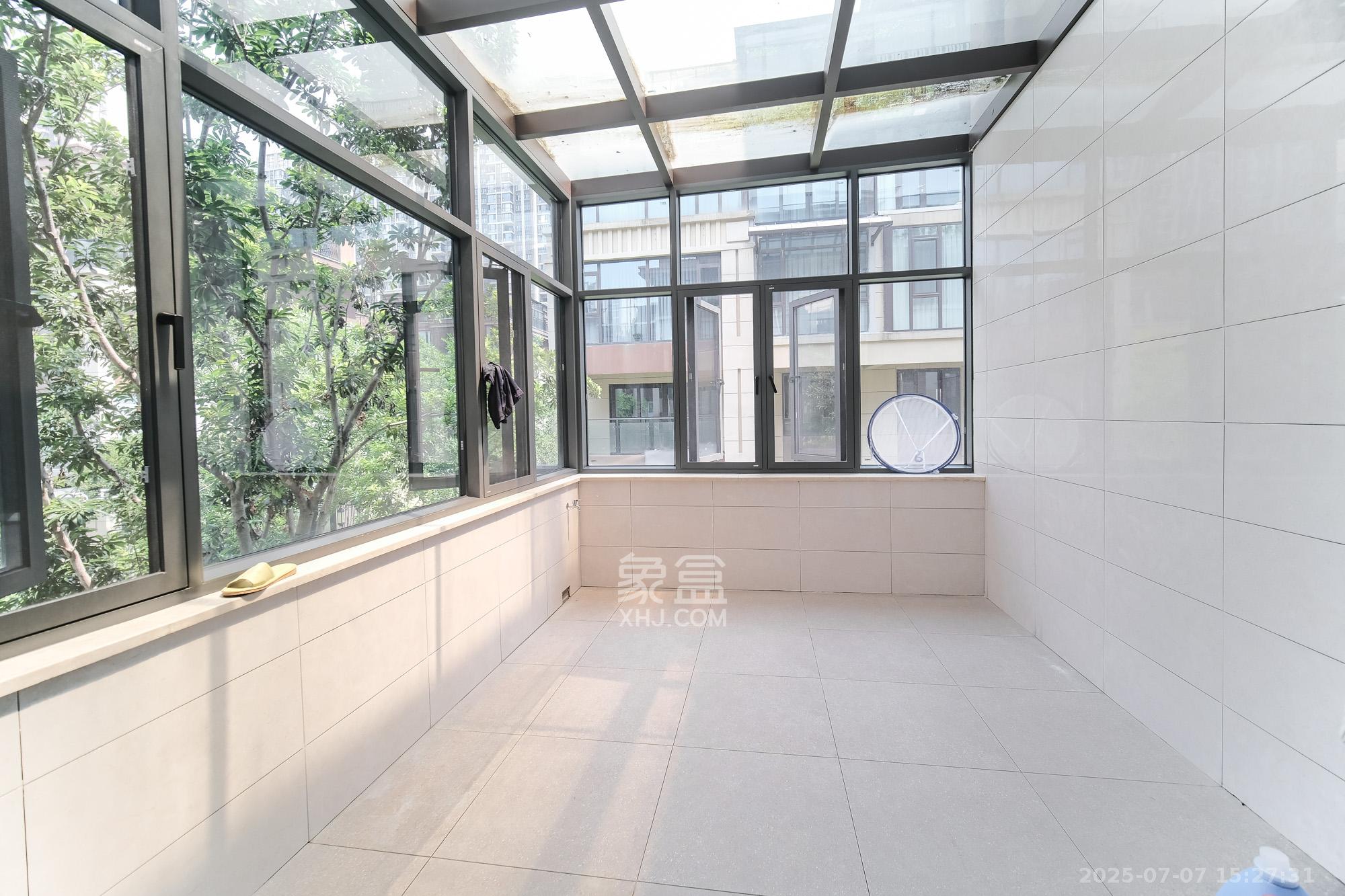 碧桂园翘楚棠  5室2厅3卫    450.0万 碧桂园翘楚棠  5室2厅3卫    450.0万阳台