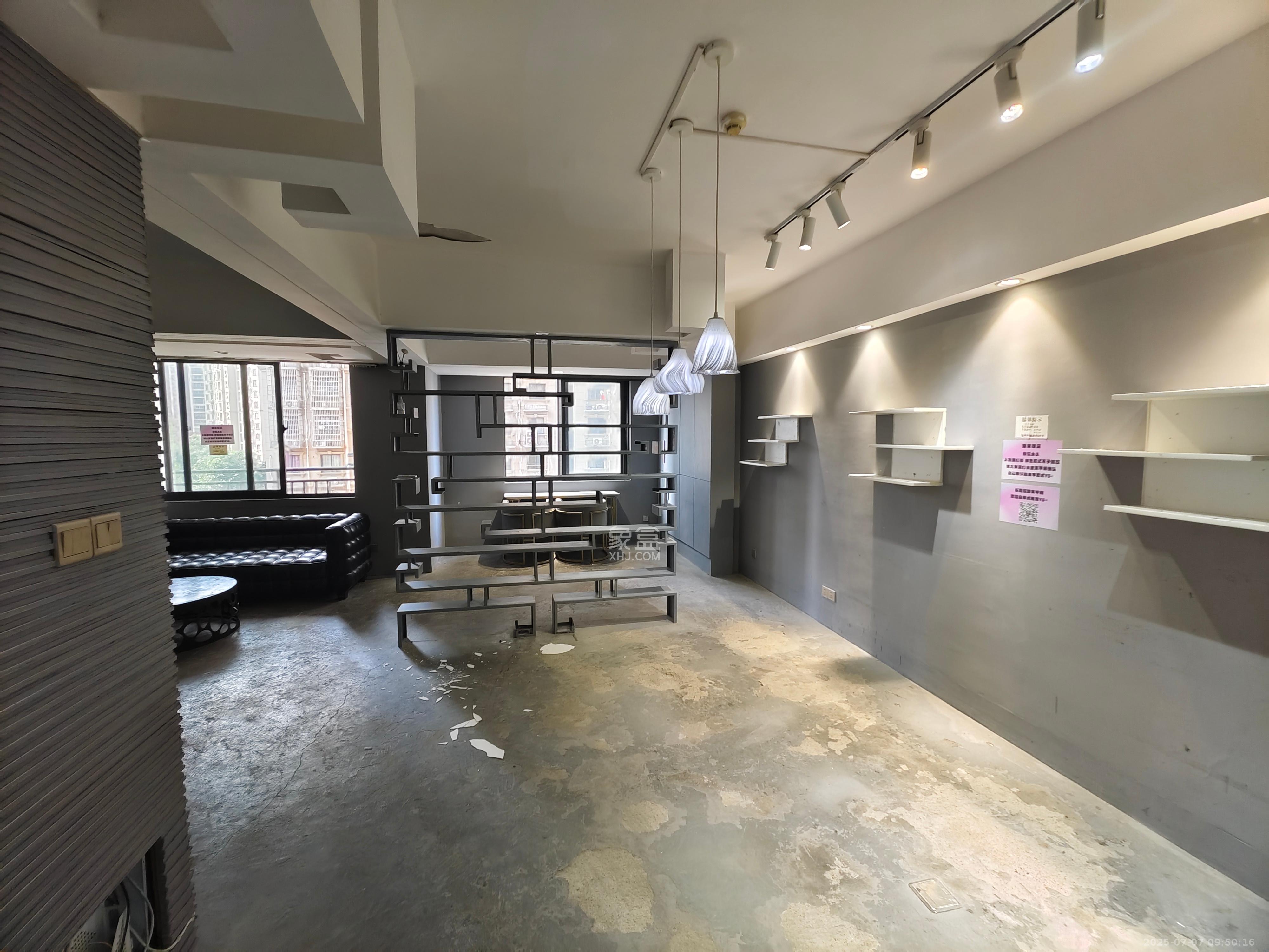 阳光锦城  1室1厅1卫    1600.0元/月 阳光锦城  1室1厅1卫    1600.0元/月室内图