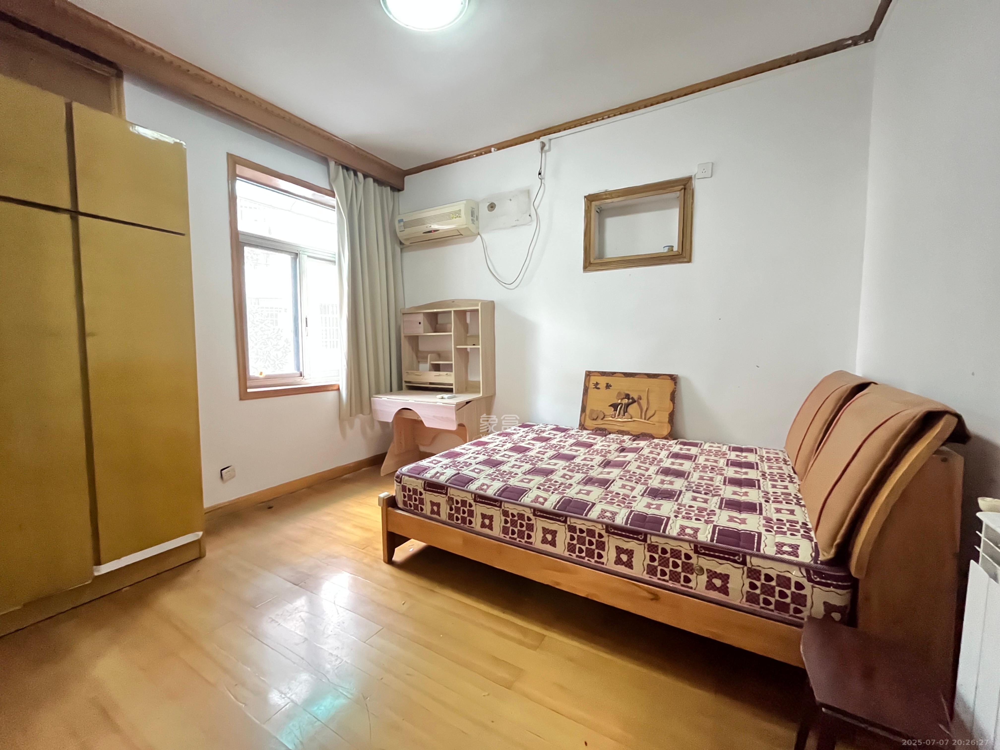 市直属机关宿舍 3室2厅1卫 1800.0元/月 市直属机关宿舍 3室2厅1卫 1800.0元/月室内图