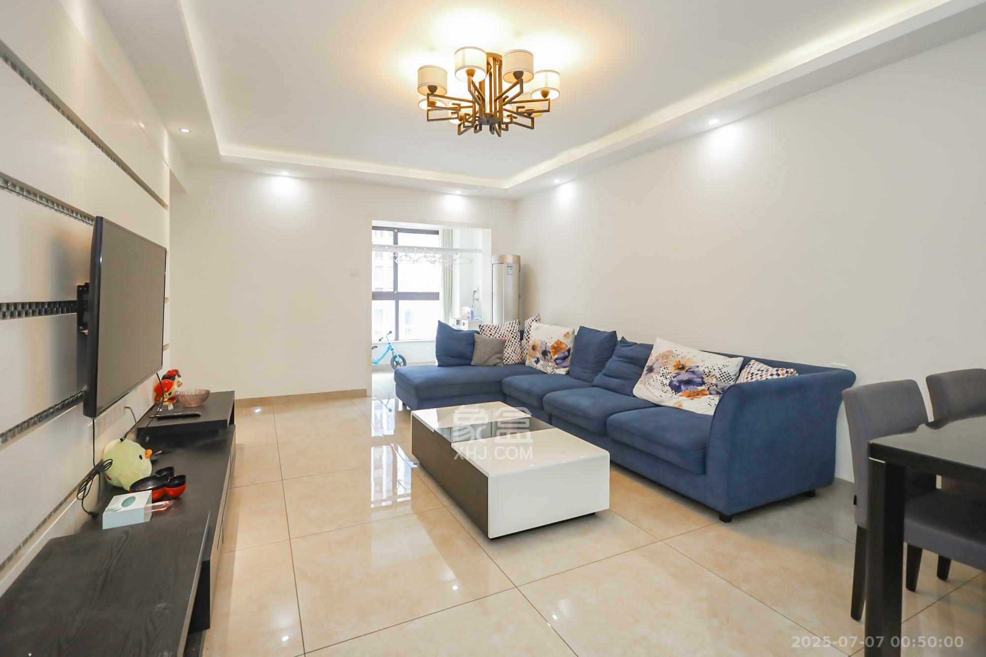 绿地中央广场 3室2厅1卫 116.00万 绿地中央广场 3室2厅1卫 116.00万客厅