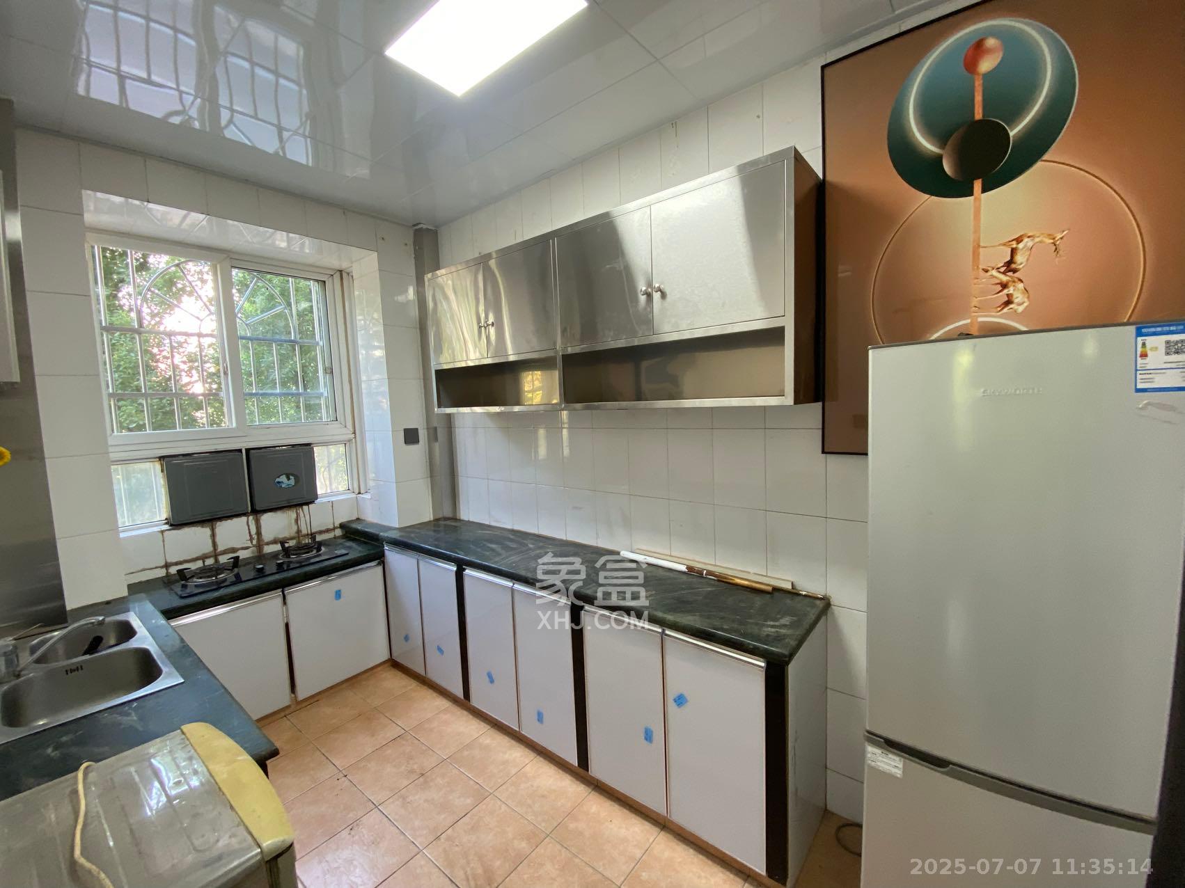 荷花园小区(安置房小区) 3室1厅1卫 2600.0元/月 荷花园小区(安置房小区) 3室1厅1卫 2600.0元/月室内图