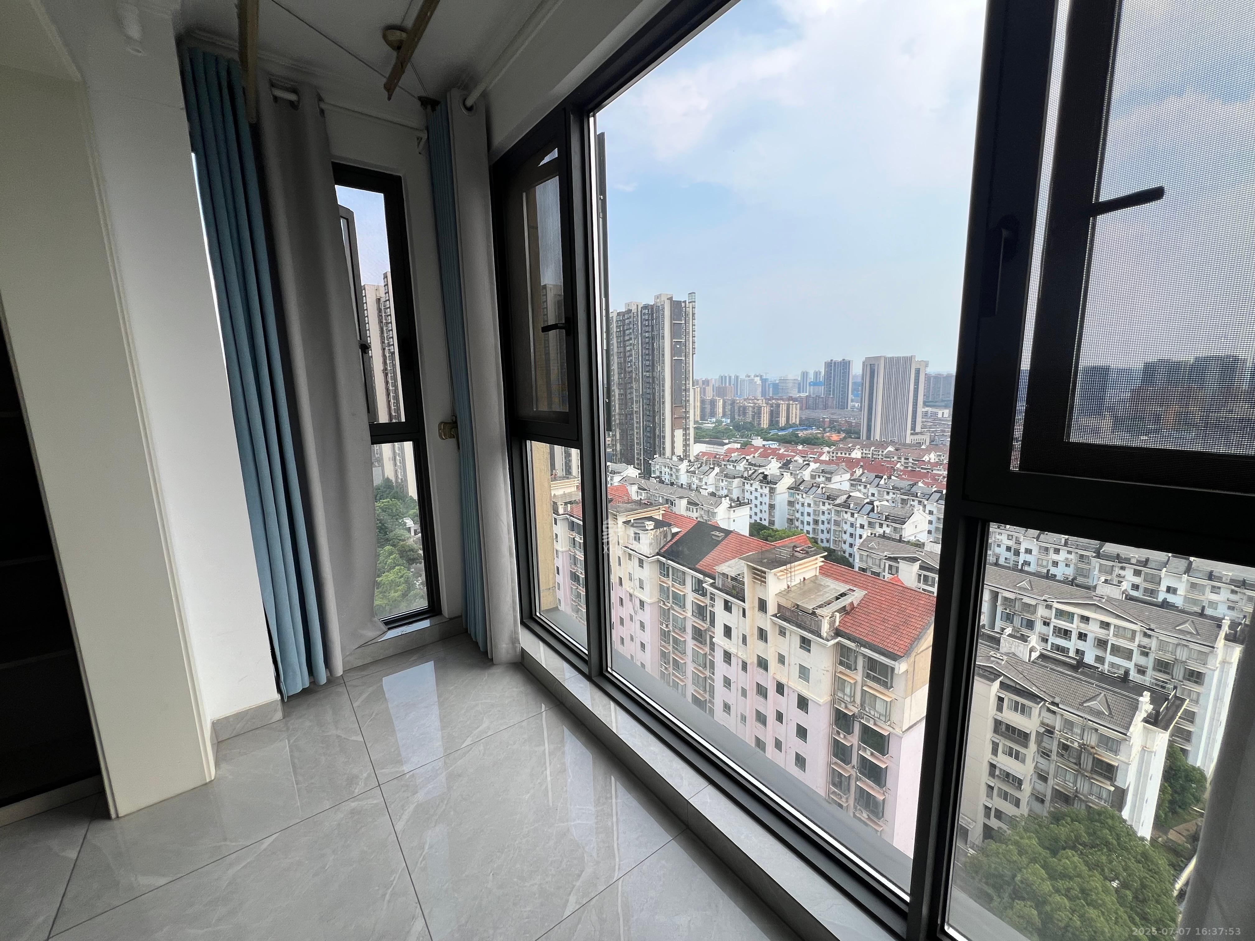中国铁建18公馆（常青嘉苑）  3室2厅1卫   2600.00元/月室内图