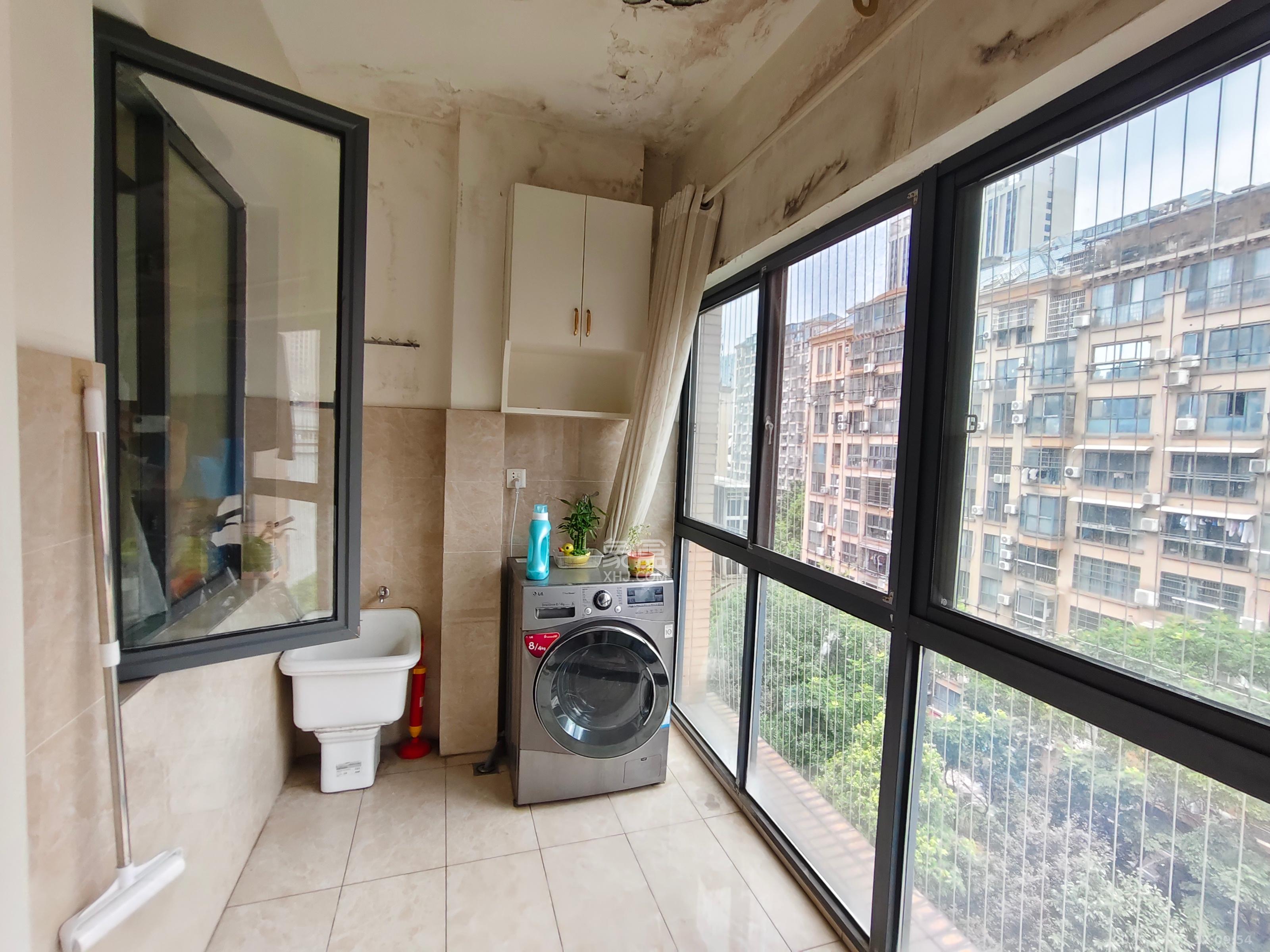 中城丽景香山园  3室2厅2卫   3600.00元/月室内图
