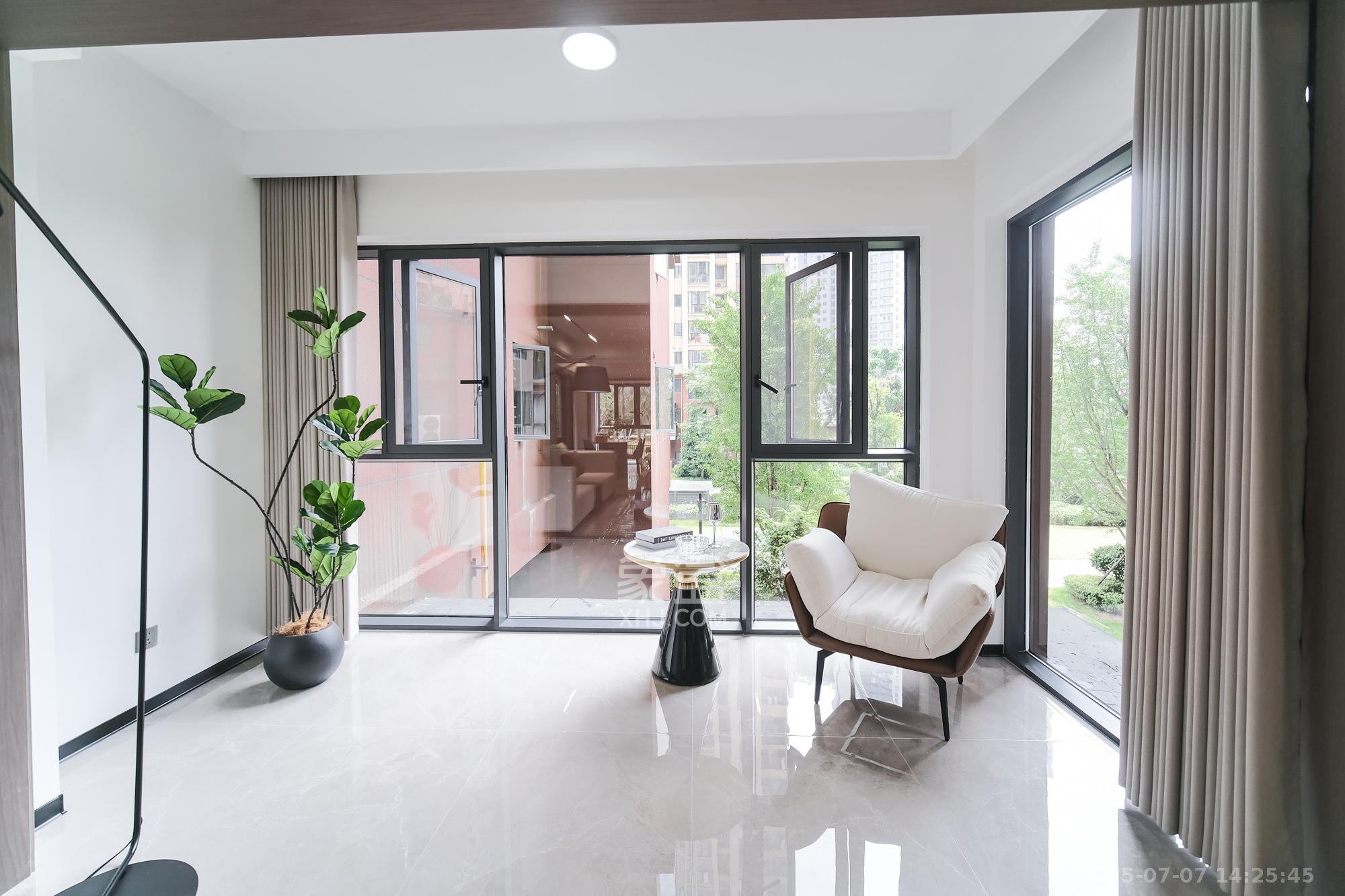 佳俊万家府 4室2厅2卫 102.8万 佳俊万家府 4室2厅2卫 102.8万阳台