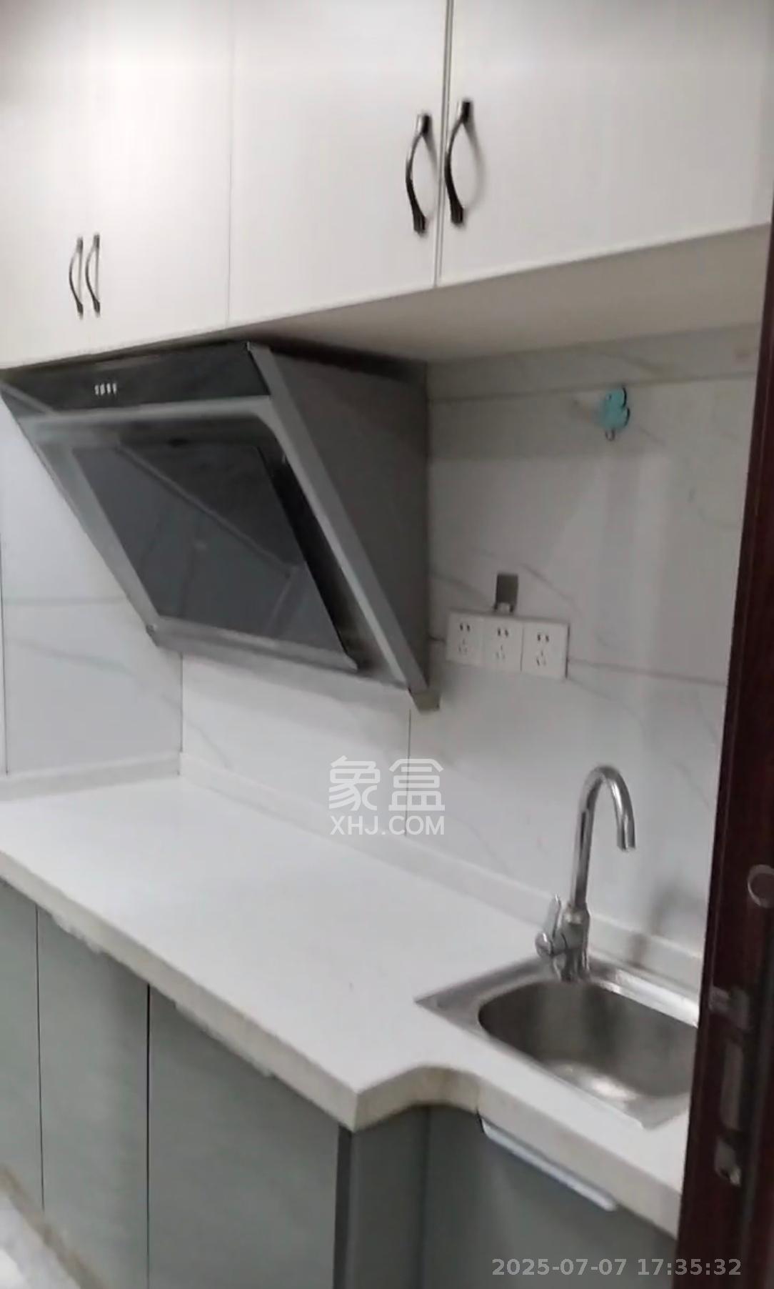 东方美地  1室1厅1卫   1300.00元/月室内图