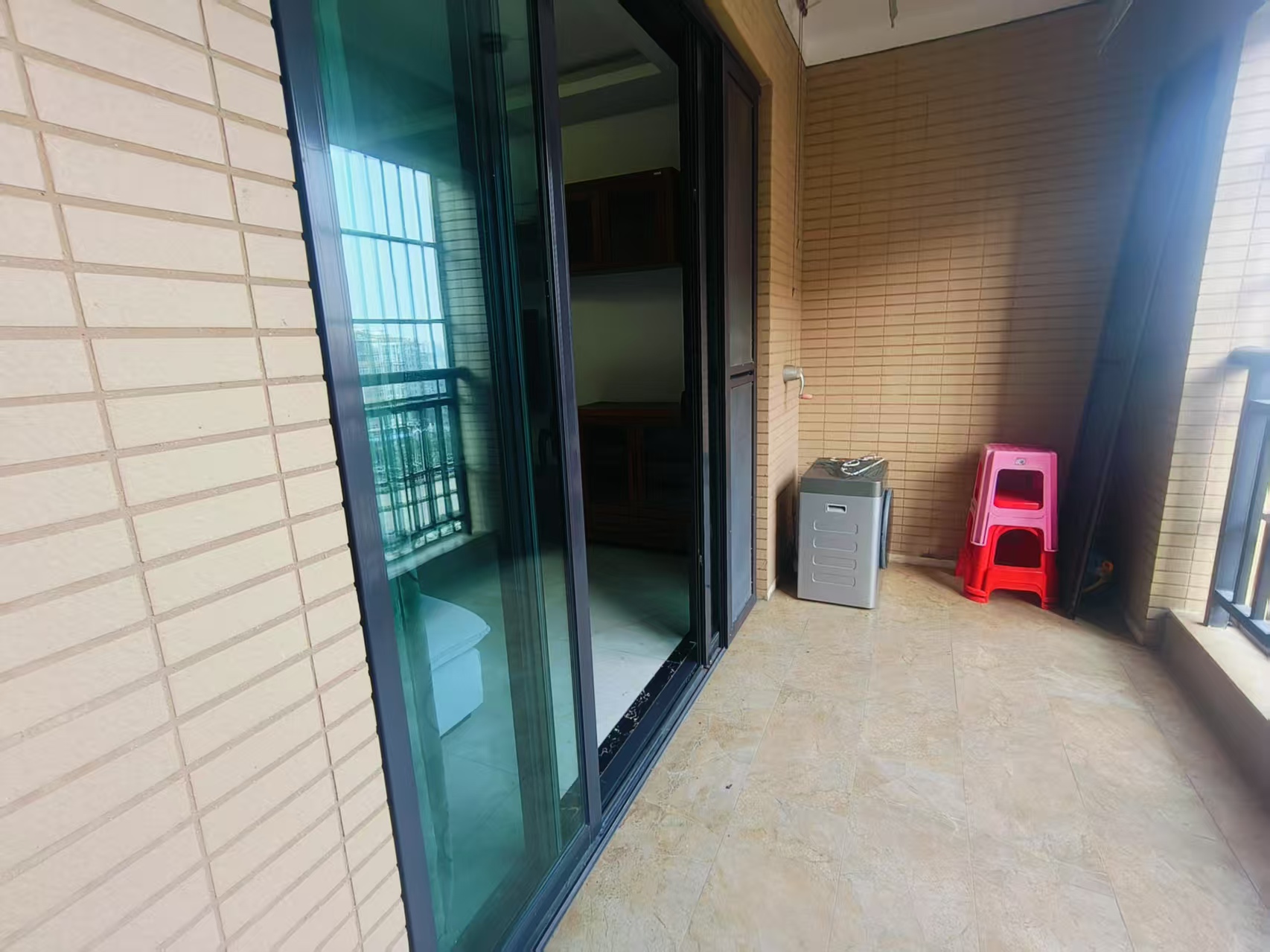 江畔人家  3室2厅2卫    3000.0元/月室内图
