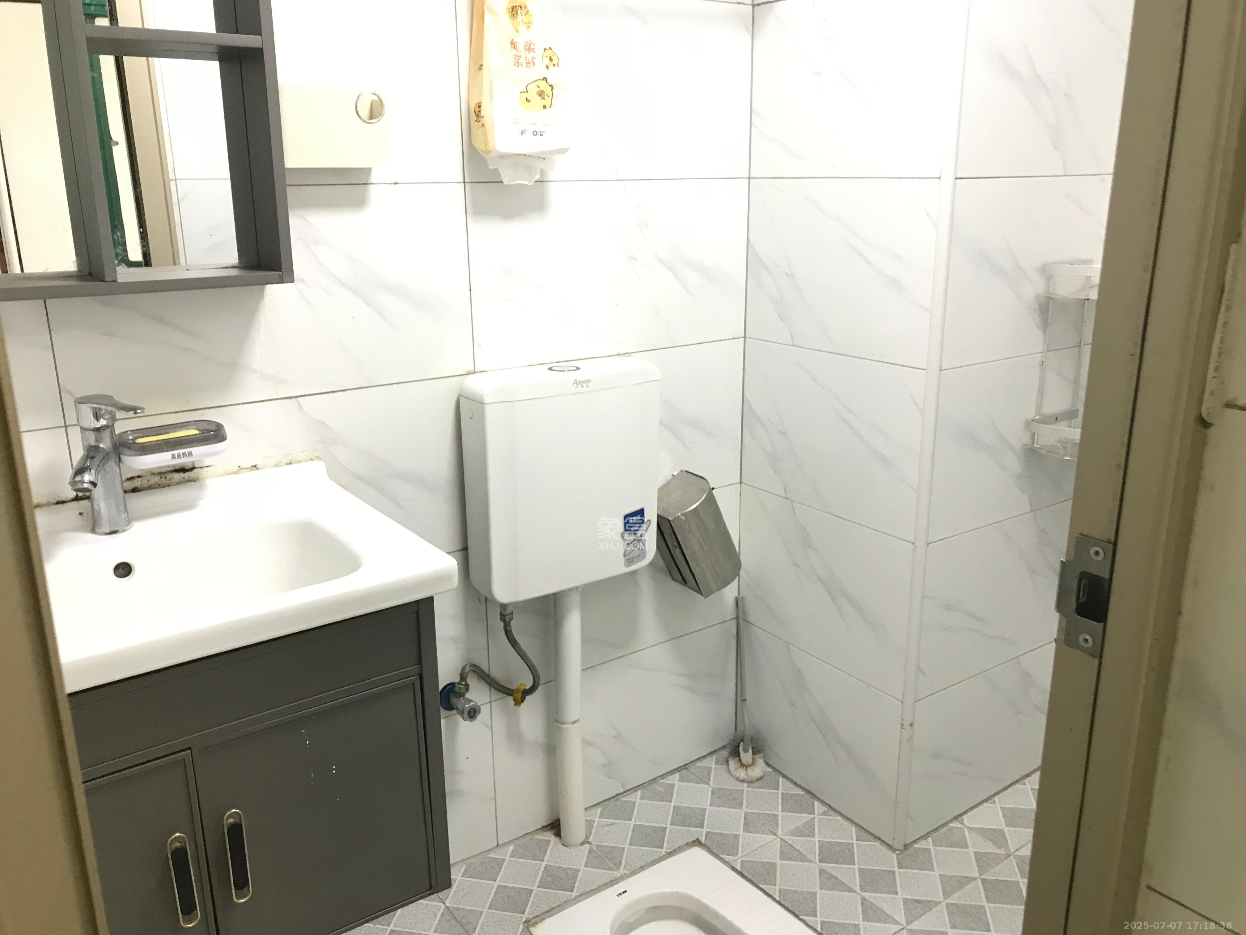 明城公寓  1室1厅1卫   1500.00元/月室内图