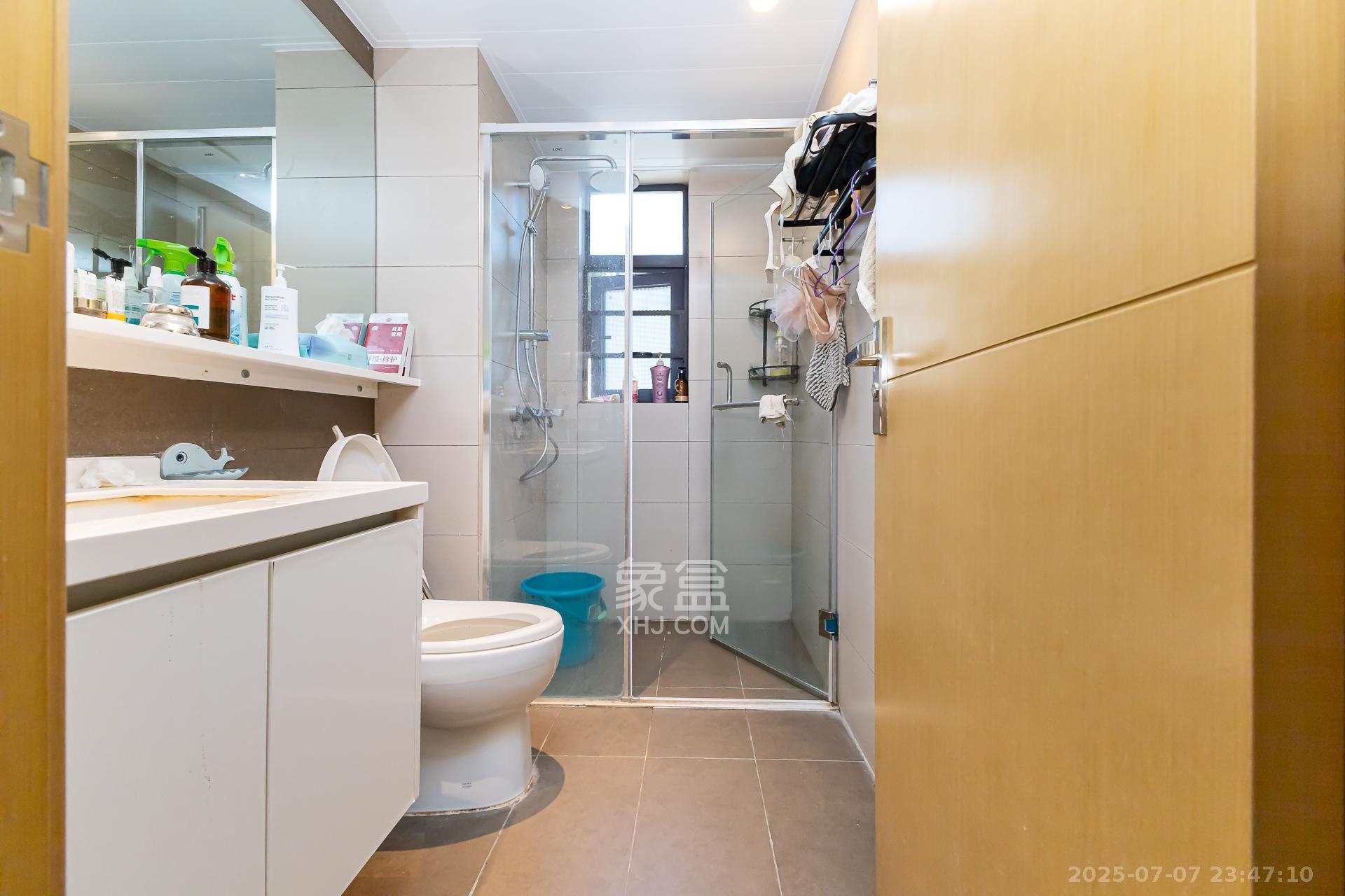 时代倾城四期 2室2厅1卫 73.0万 时代倾城四期 2室2厅1卫 73.0万卫生间