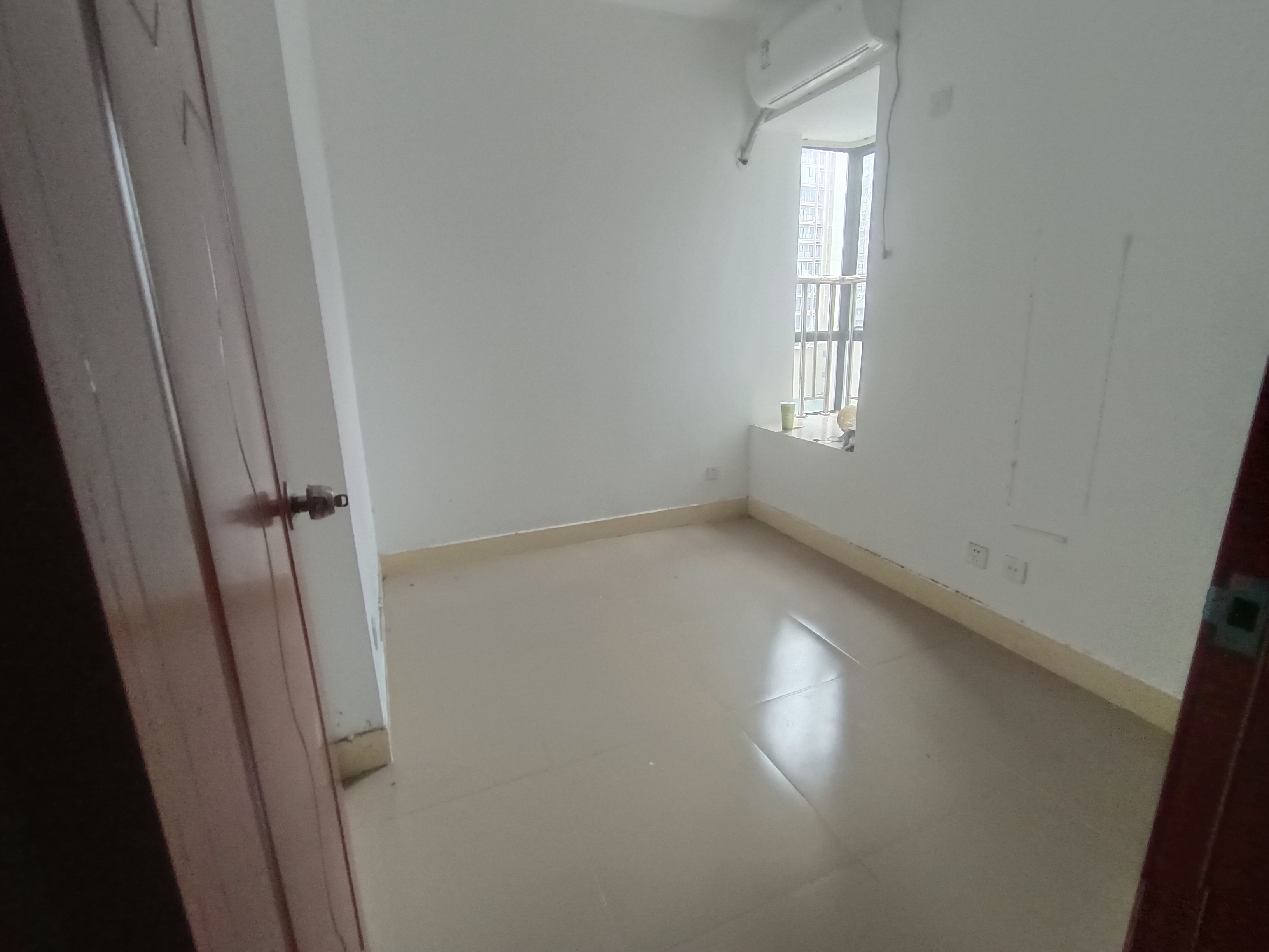 红城湖延长线(别名:滨江华庭) 2室2厅1卫 95.0万 红城湖延长线(别名:滨江华庭) 2室2厅1卫 95.0万客厅