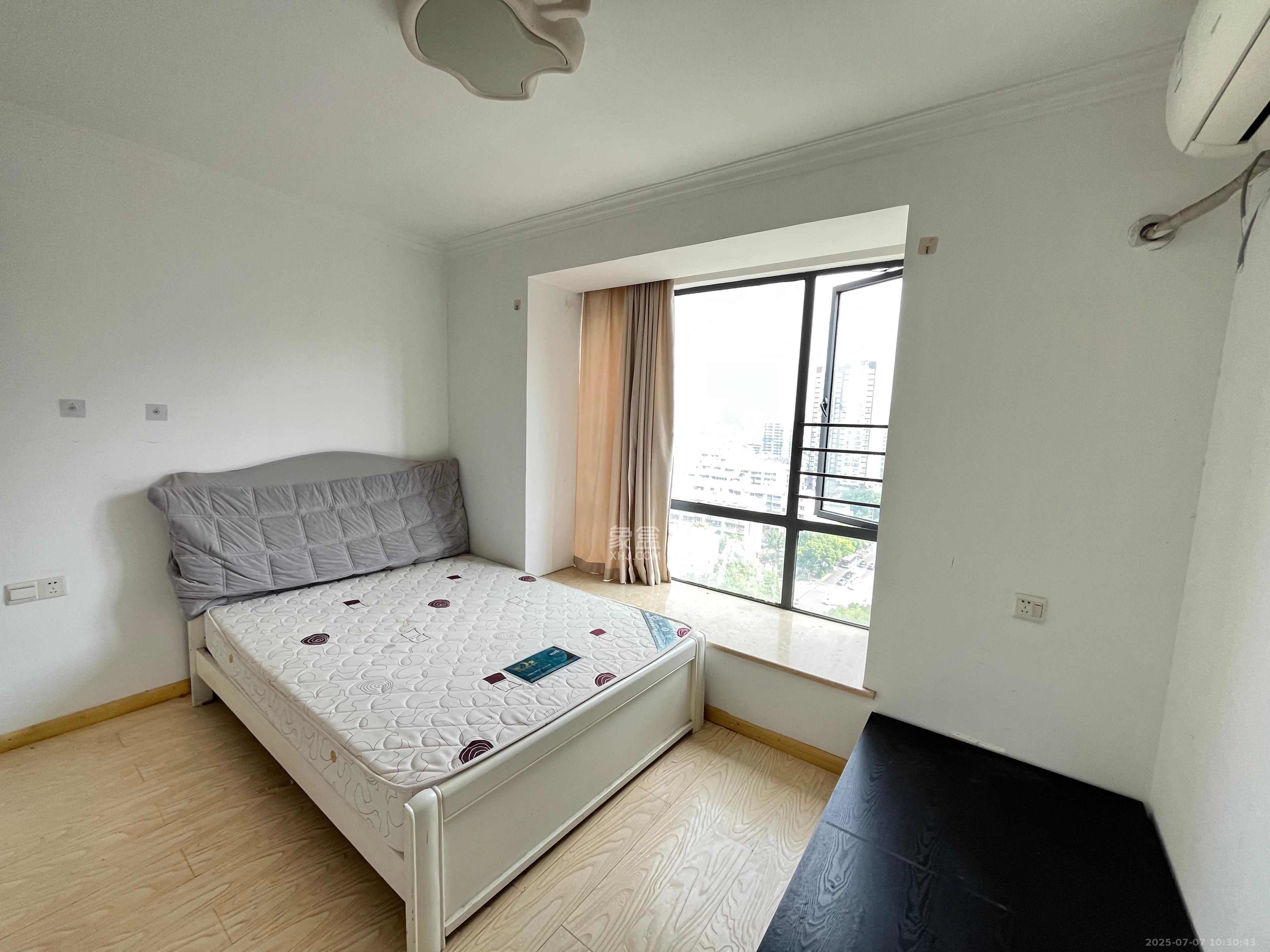 西子花苑 3室2厅2卫 3000.0元/月 西子花苑 3室2厅2卫 3000.0元/月室内图