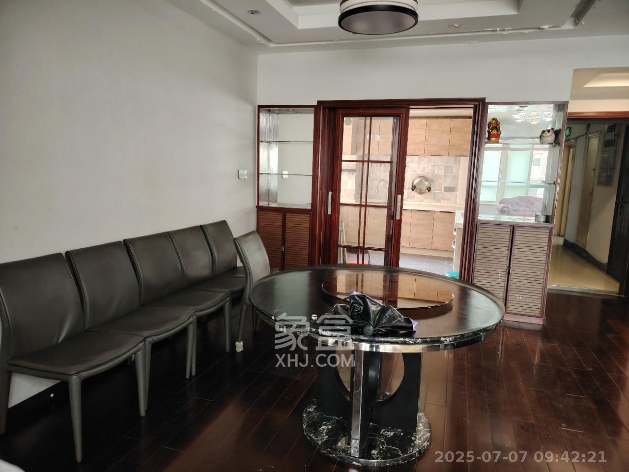 明城公寓  3室2厅2卫    2500.0元/月室内图