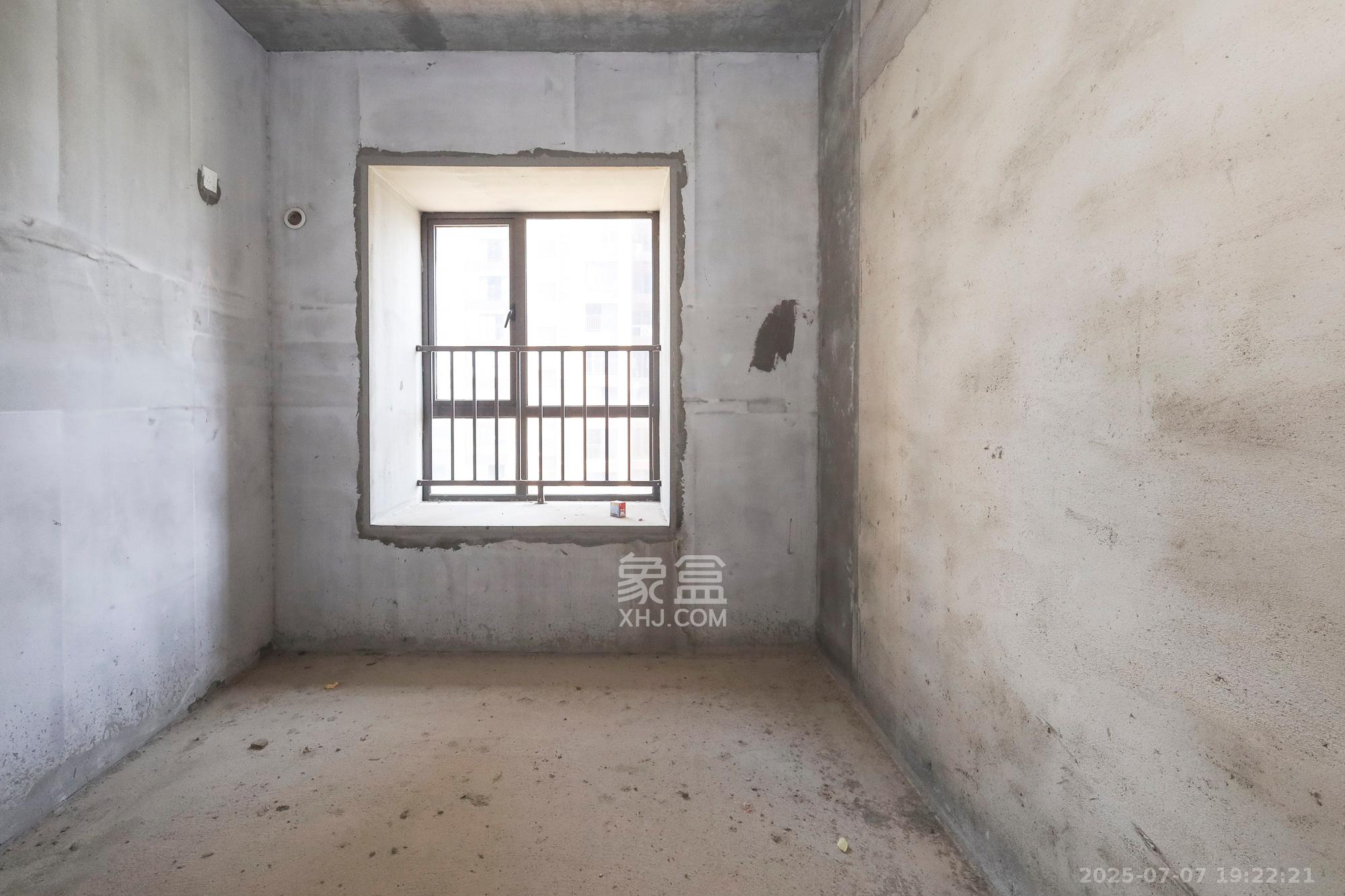 帝辰金缇水郡  4室2厅2卫    89.8万 帝辰金缇水郡  4室2厅2卫    89.8万卧室