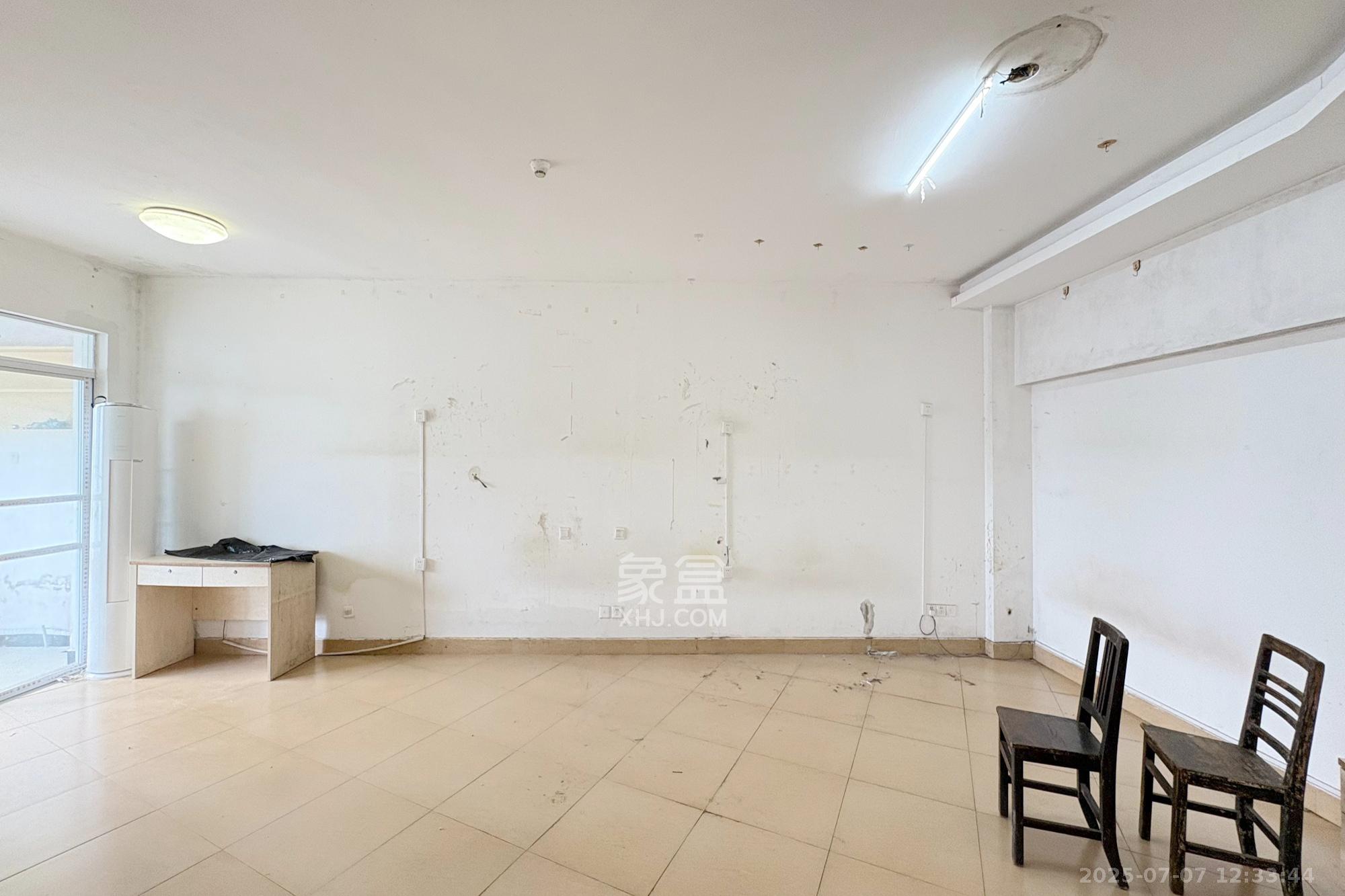 汀兰雅苑 1室1厅1卫 63.0万 汀兰雅苑 1室1厅1卫 63.0万客厅