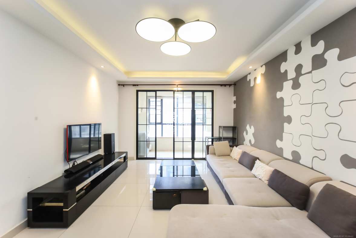 天平公寓(芙蓉区高级人民法院老宿舍)  3室2厅2卫    115.0万 天平公寓(芙蓉区高级人民法院老宿舍)  3室2厅2卫    115.0万客厅