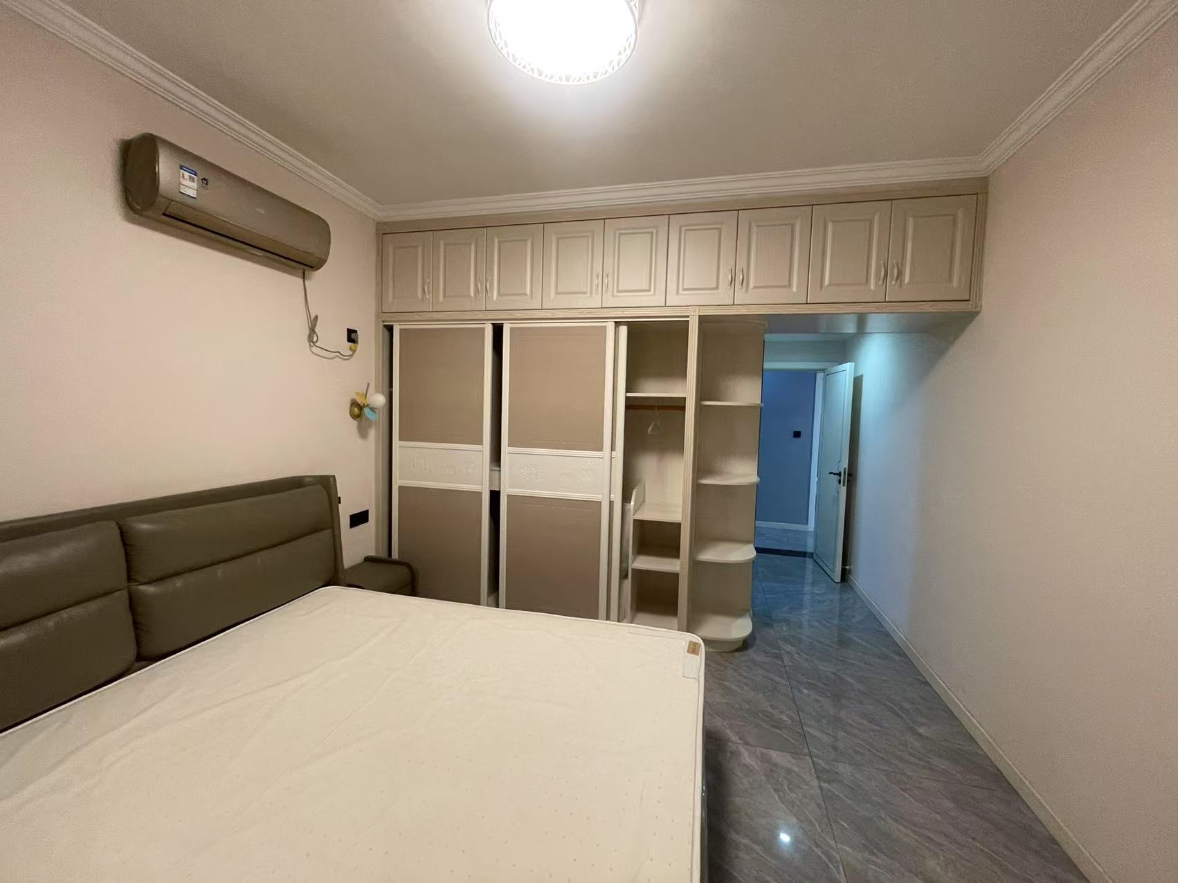 东山领秀 4室2厅2卫 76.0万 东山领秀 4室2厅2卫 76.0万卧室