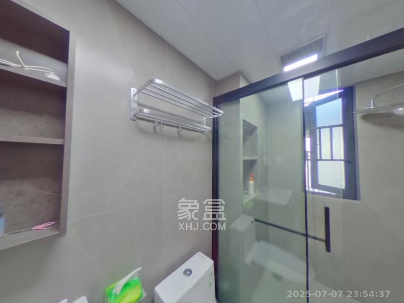 南山梅溪一方  3室2厅2卫    3300.0元/月室内图