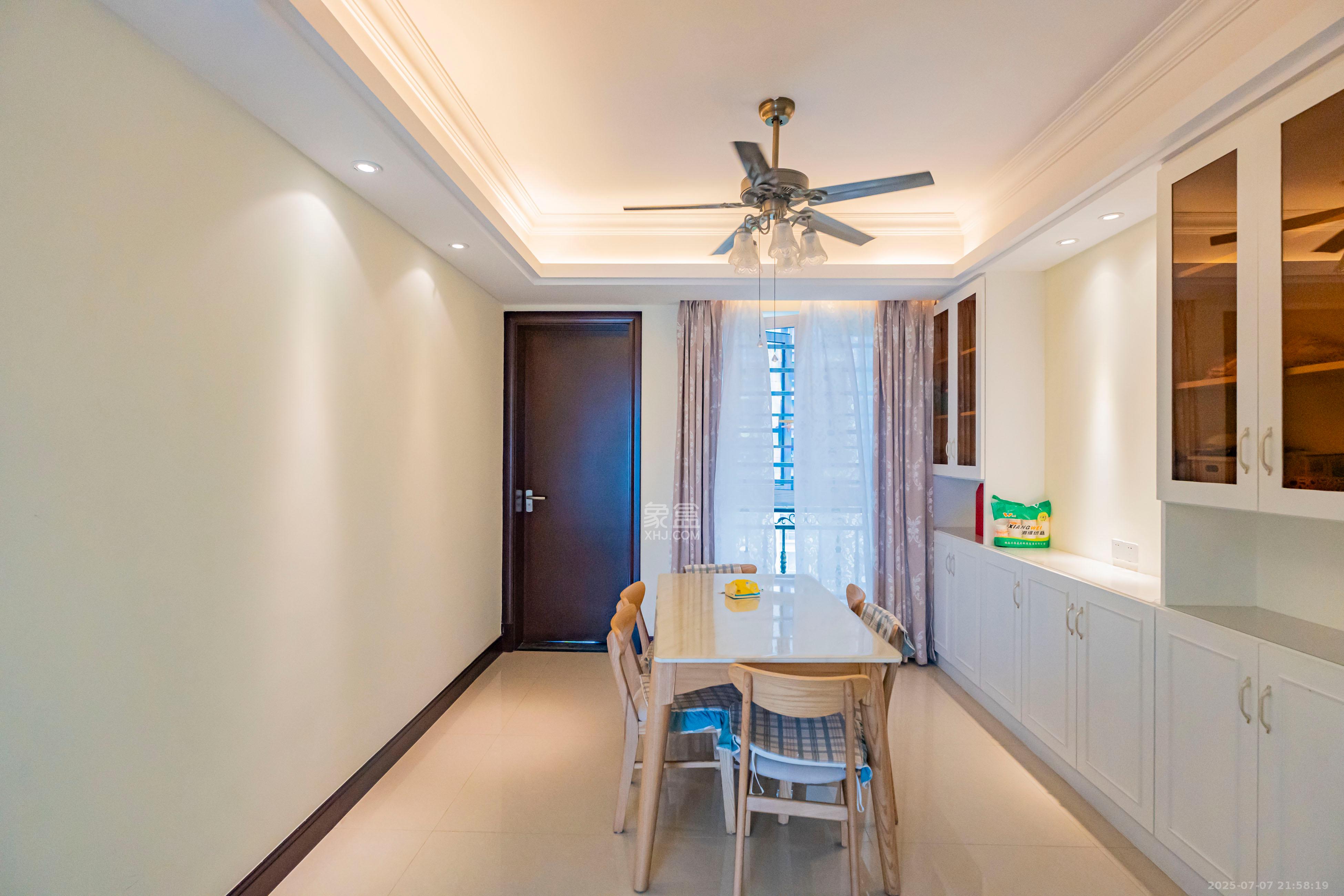 复地崑玉国际一期 3室2厅2卫 258.0万 复地崑玉国际一期 3室2厅2卫 258.0万客厅