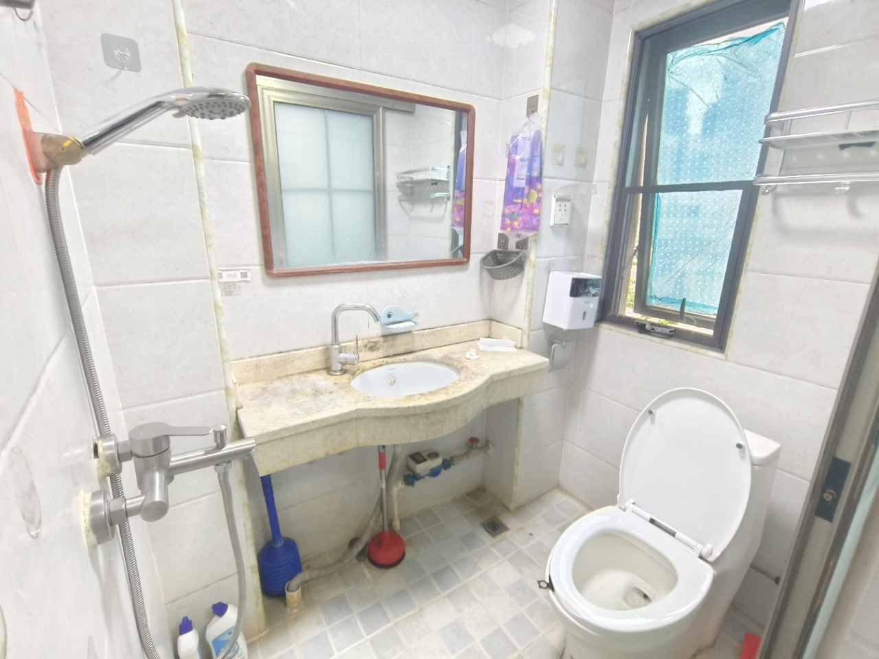 景山花园  2室2厅1卫    1700.0元/月 景山花园  2室2厅1卫    1700.0元/月室内图