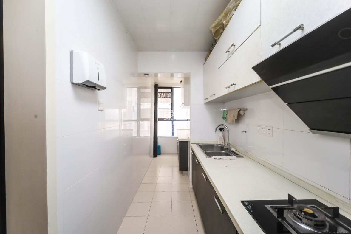 天平公寓(芙蓉区高级人民法院老宿舍)  3室2厅2卫    115.0万 天平公寓(芙蓉区高级人民法院老宿舍)  3室2厅2卫    115.0万厨房