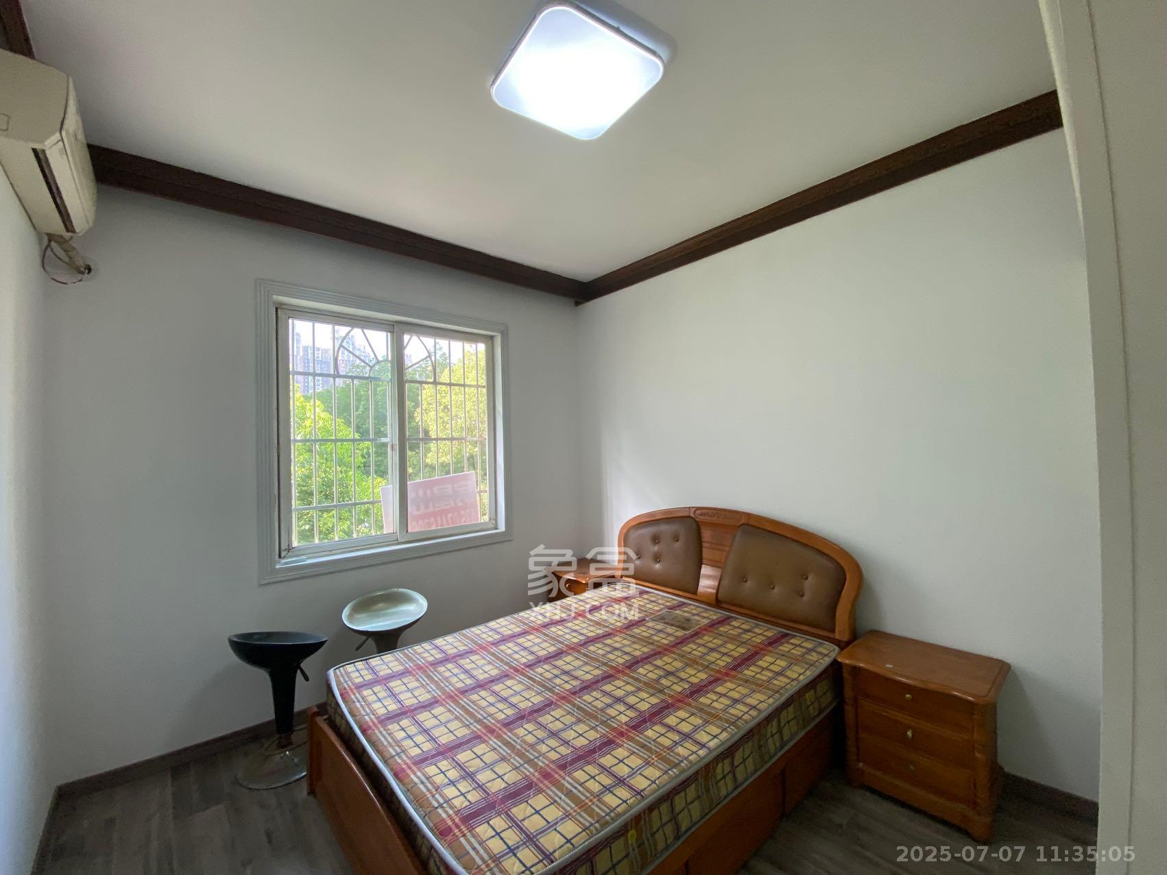 荷花园小区(安置房小区) 3室1厅1卫 2600.0元/月 荷花园小区(安置房小区) 3室1厅1卫 2600.0元/月室内图