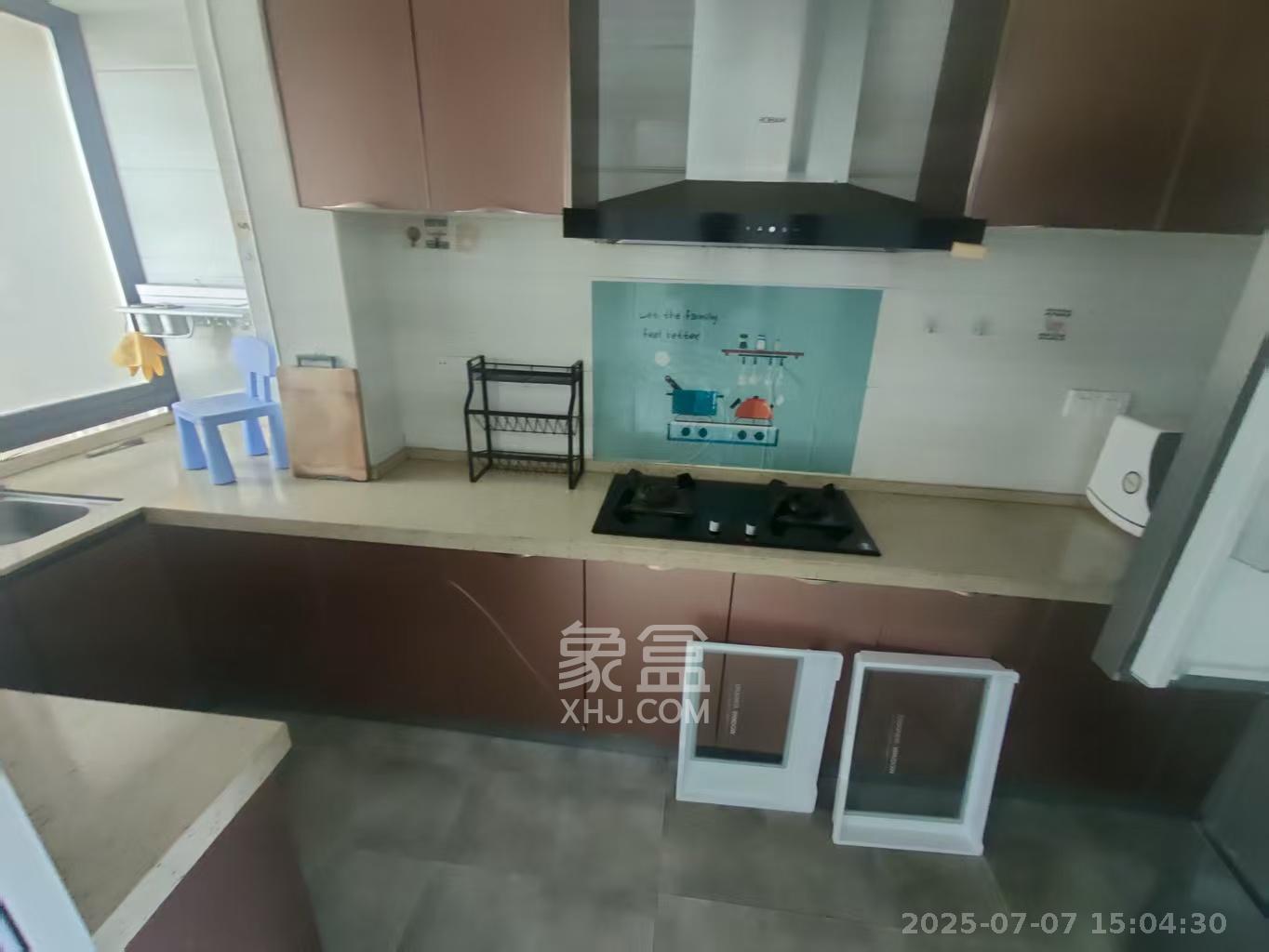 星湖湾一期高层  3室2厅2卫   2800.00元/月室内图