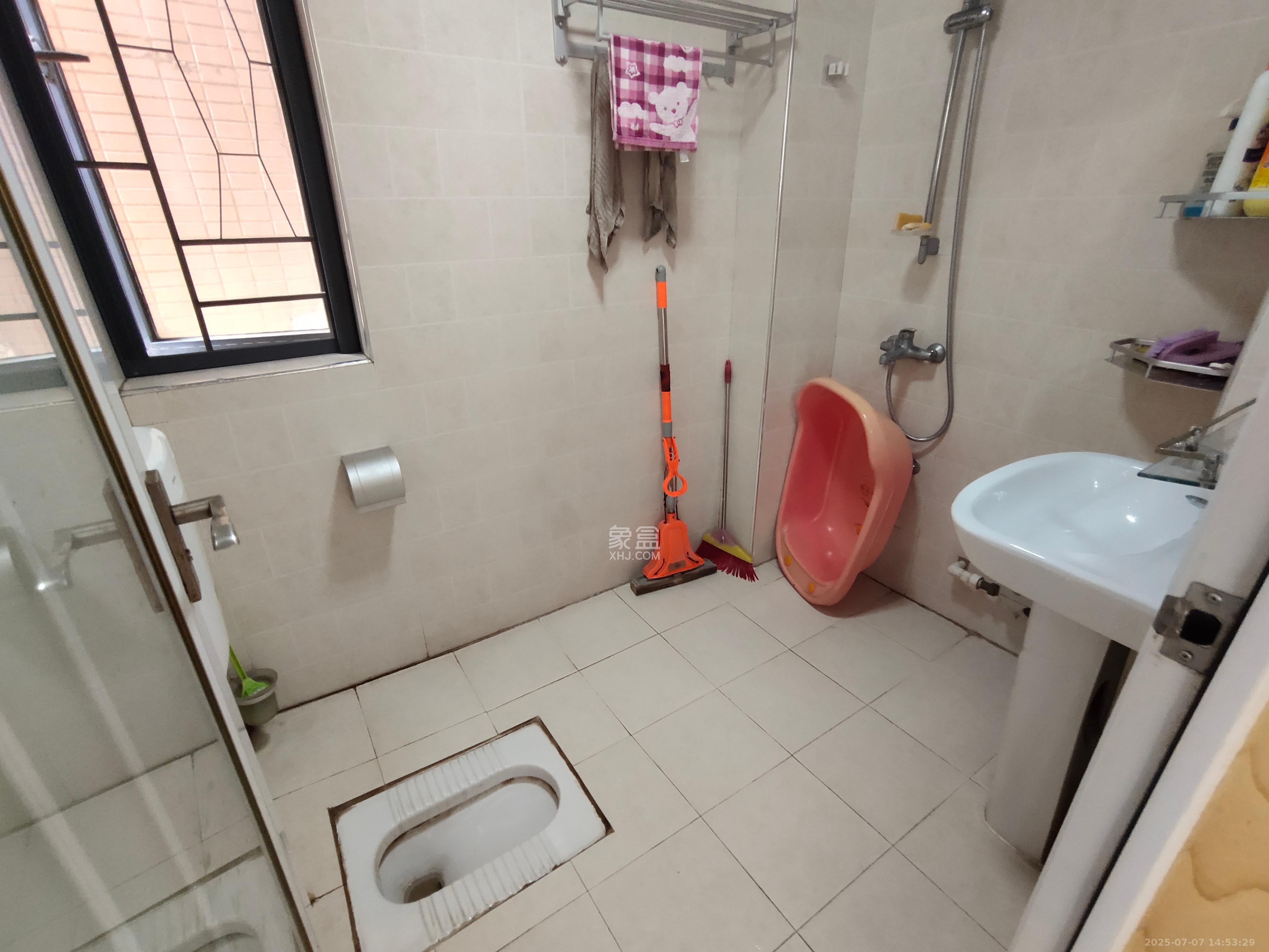 中城丽景香山园  3室2厅2卫   3100.00元/月室内图