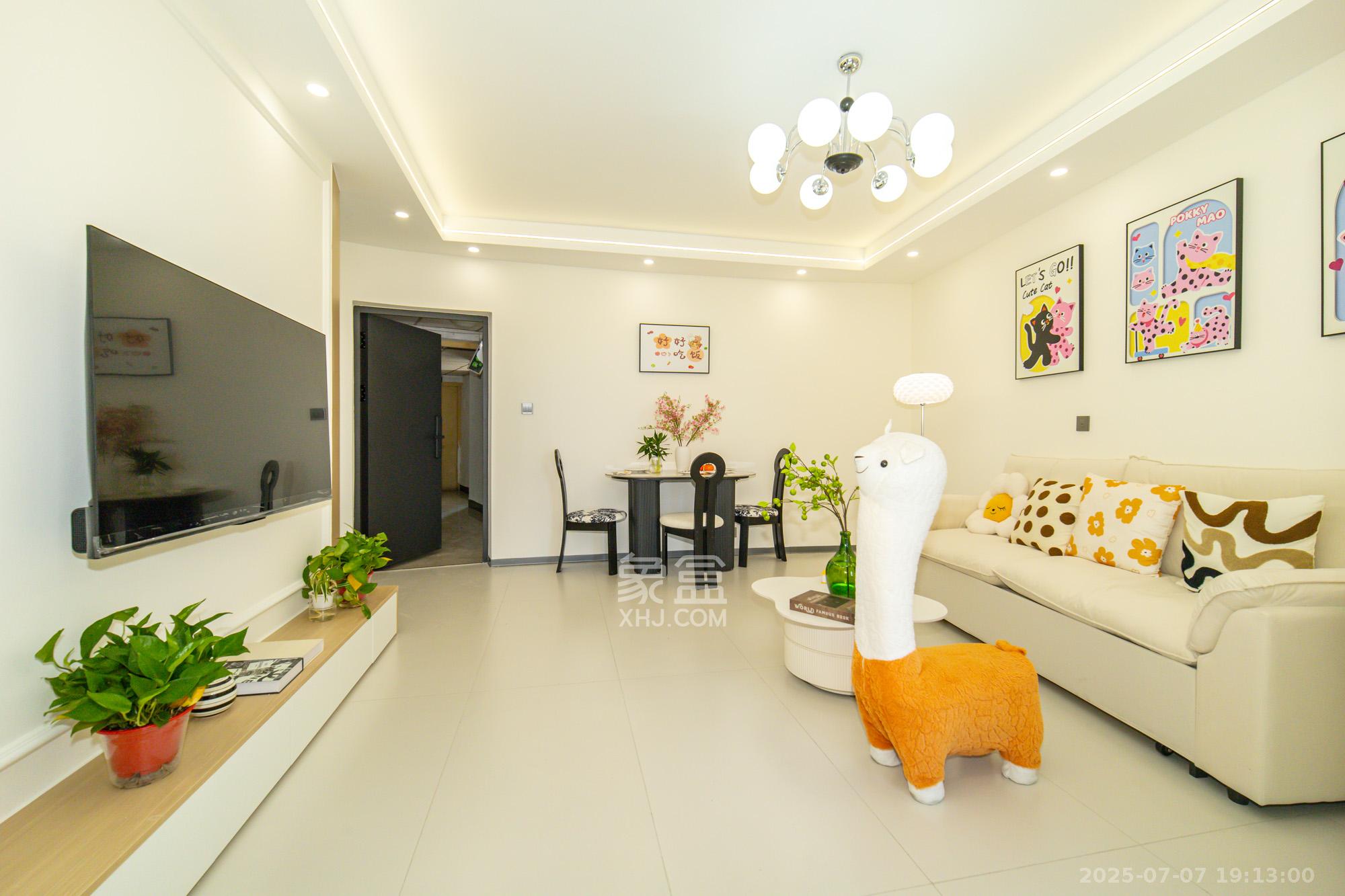 晶华美地  1室1厅1卫    39.8万 晶华美地  1室1厅1卫    39.8万客厅