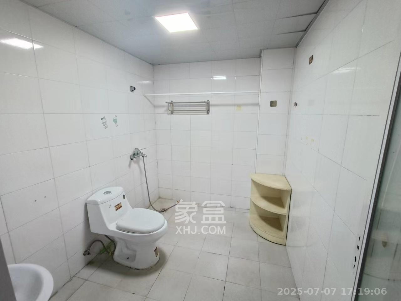 香溢豪庭  3室2厅2卫    3200.0元/月室内图