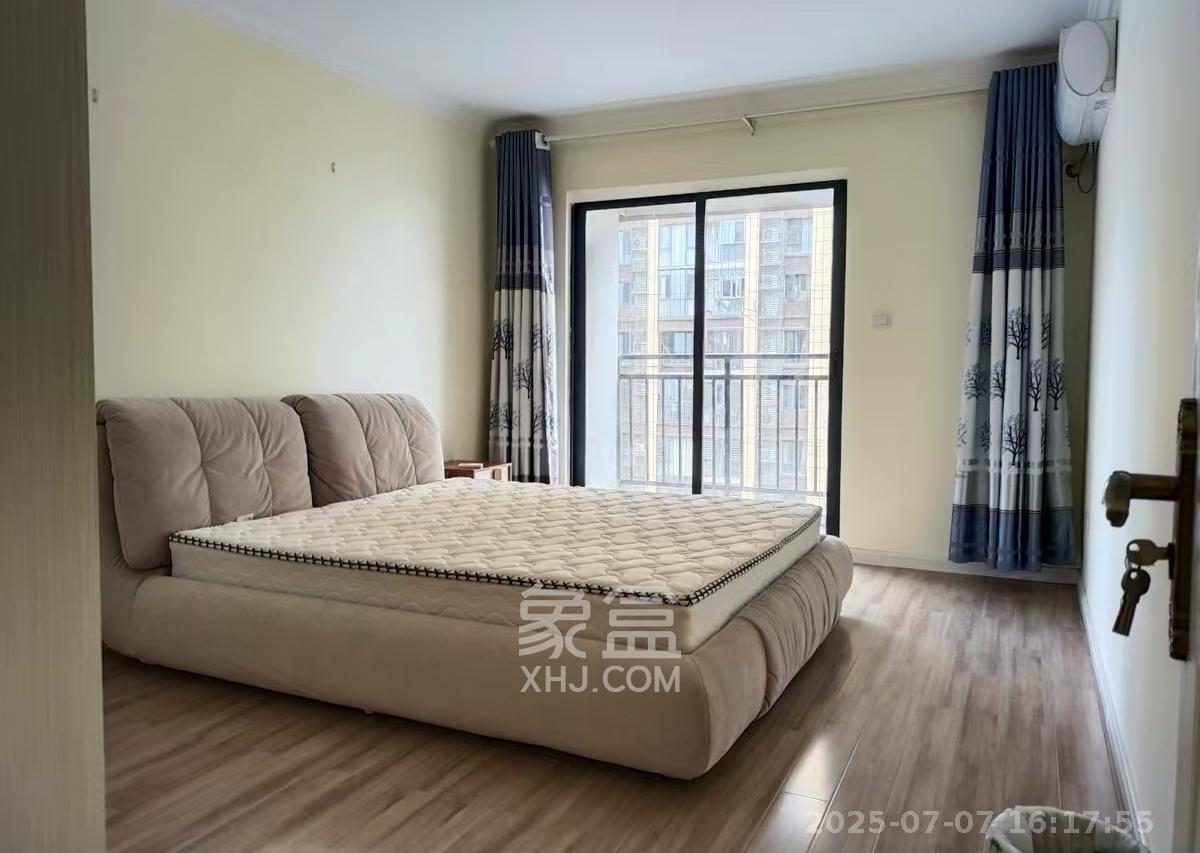 保利城(中航城国际社区、郡原美村) 3室2厅1卫 2400.0元/月 保利城(中航城国际社区、郡原美村) 3室2厅1卫 2400.0元/月室内图