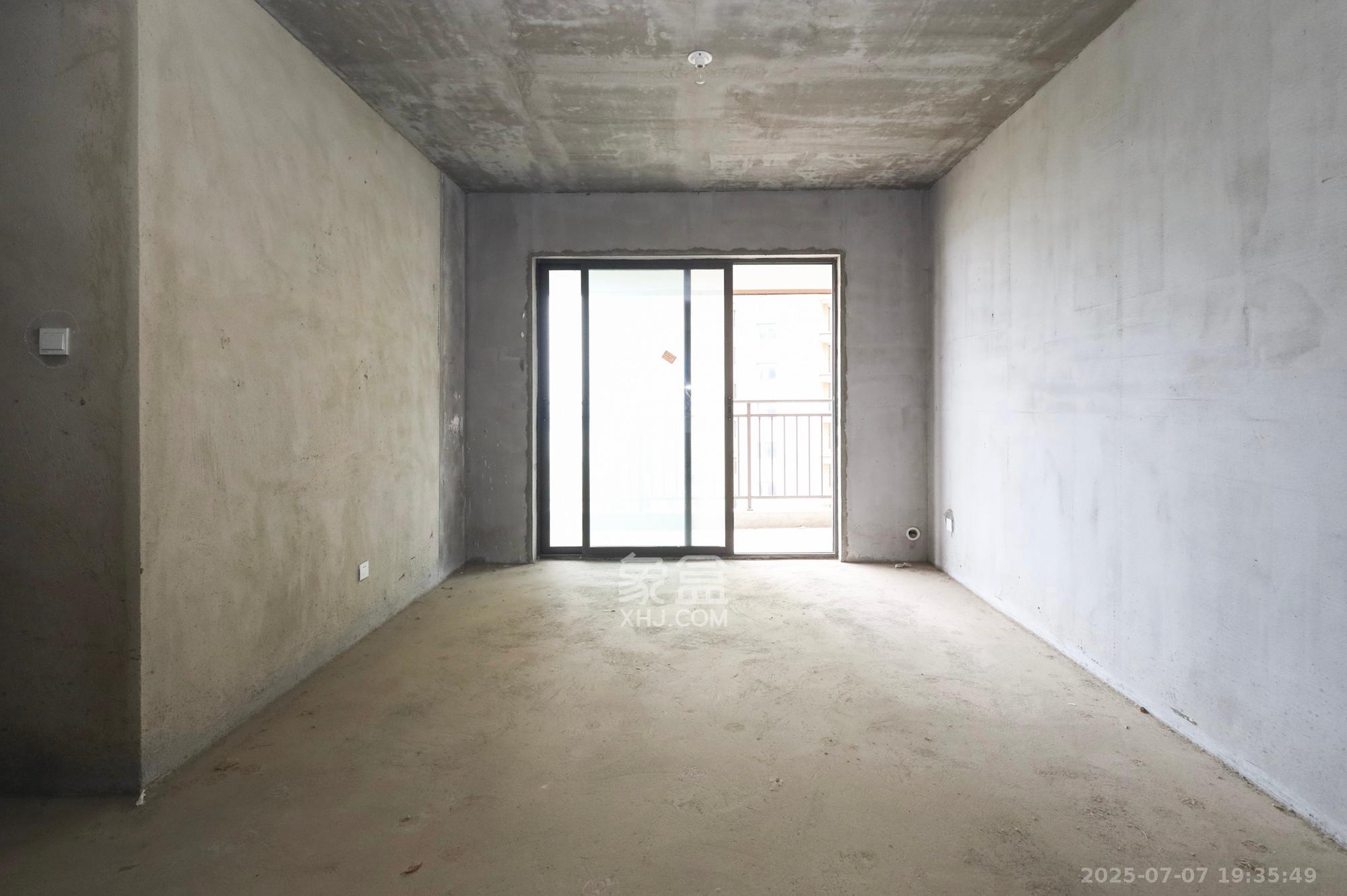 帝辰金缇水郡 3室2厅2卫 55.0万 帝辰金缇水郡 3室2厅2卫 55.0万客厅