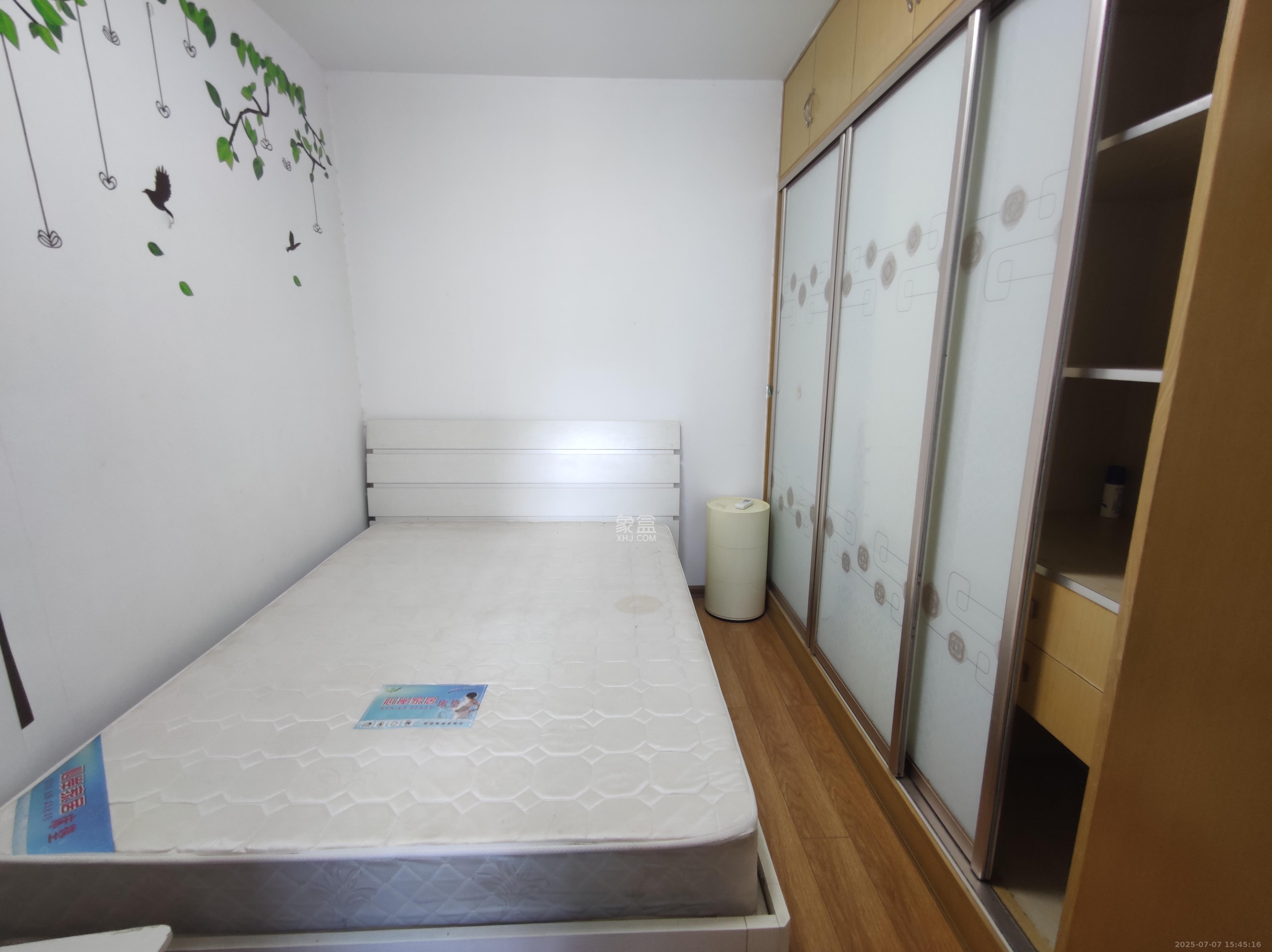 世茂铂翠湾一期  3室2厅1卫    2800.0元/月室内图