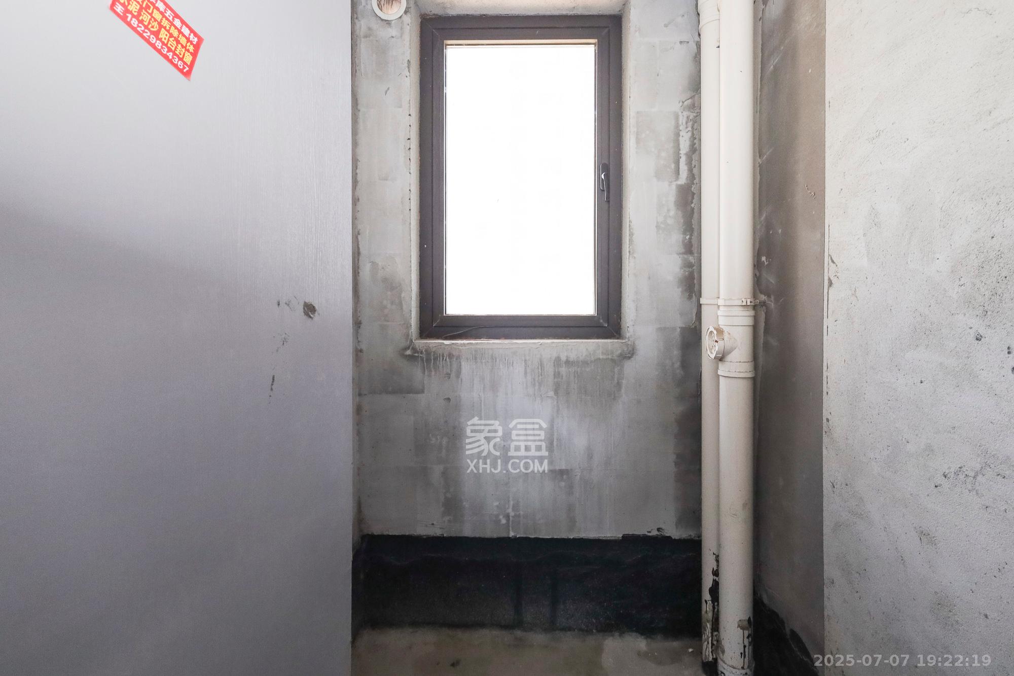 帝辰金缇水郡  4室2厅2卫    89.8万 帝辰金缇水郡  4室2厅2卫    89.8万卫生间