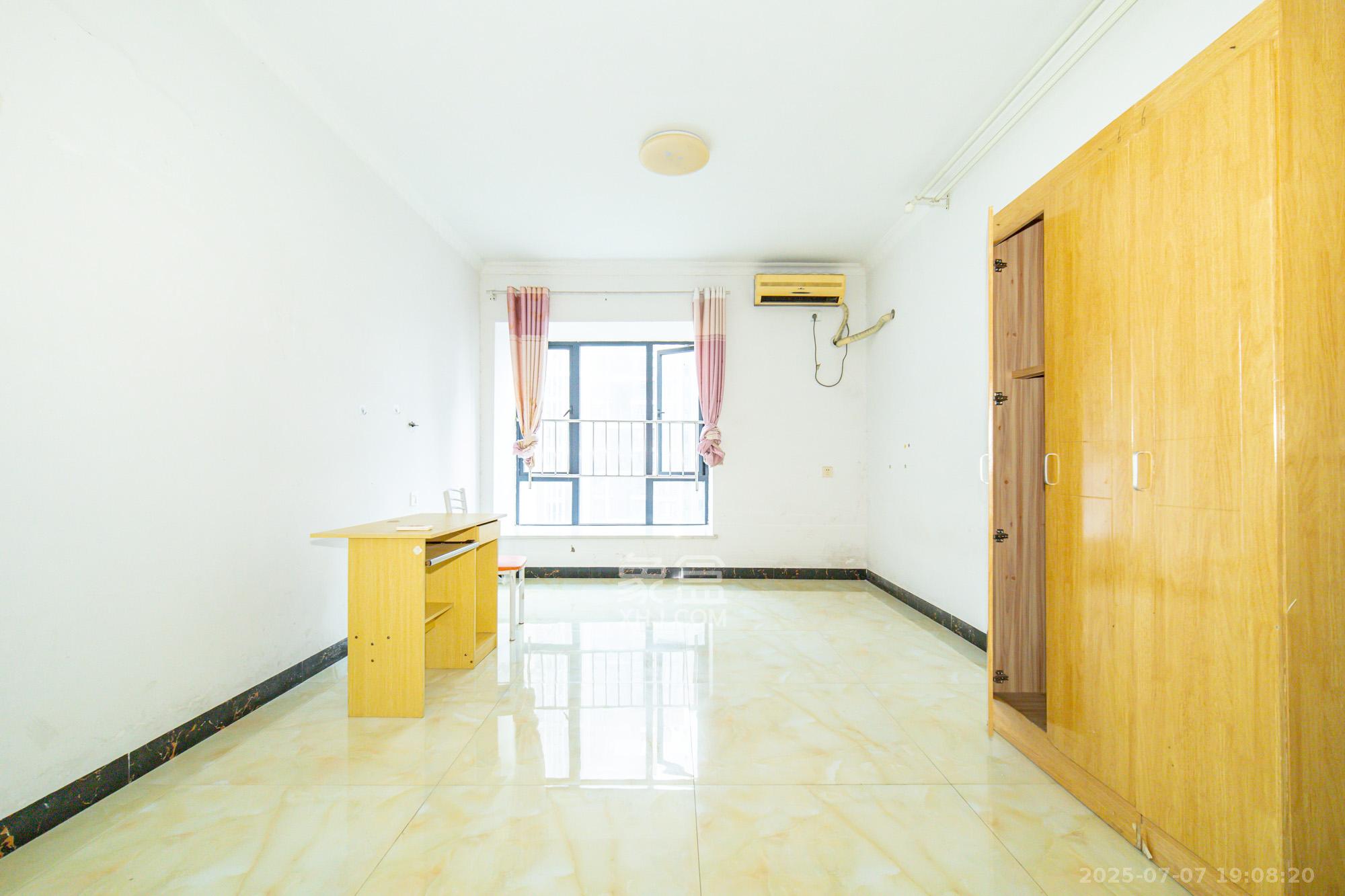 蓝山郡  4室2厅1卫    89.8万 蓝山郡  4室2厅1卫    89.8万卧室