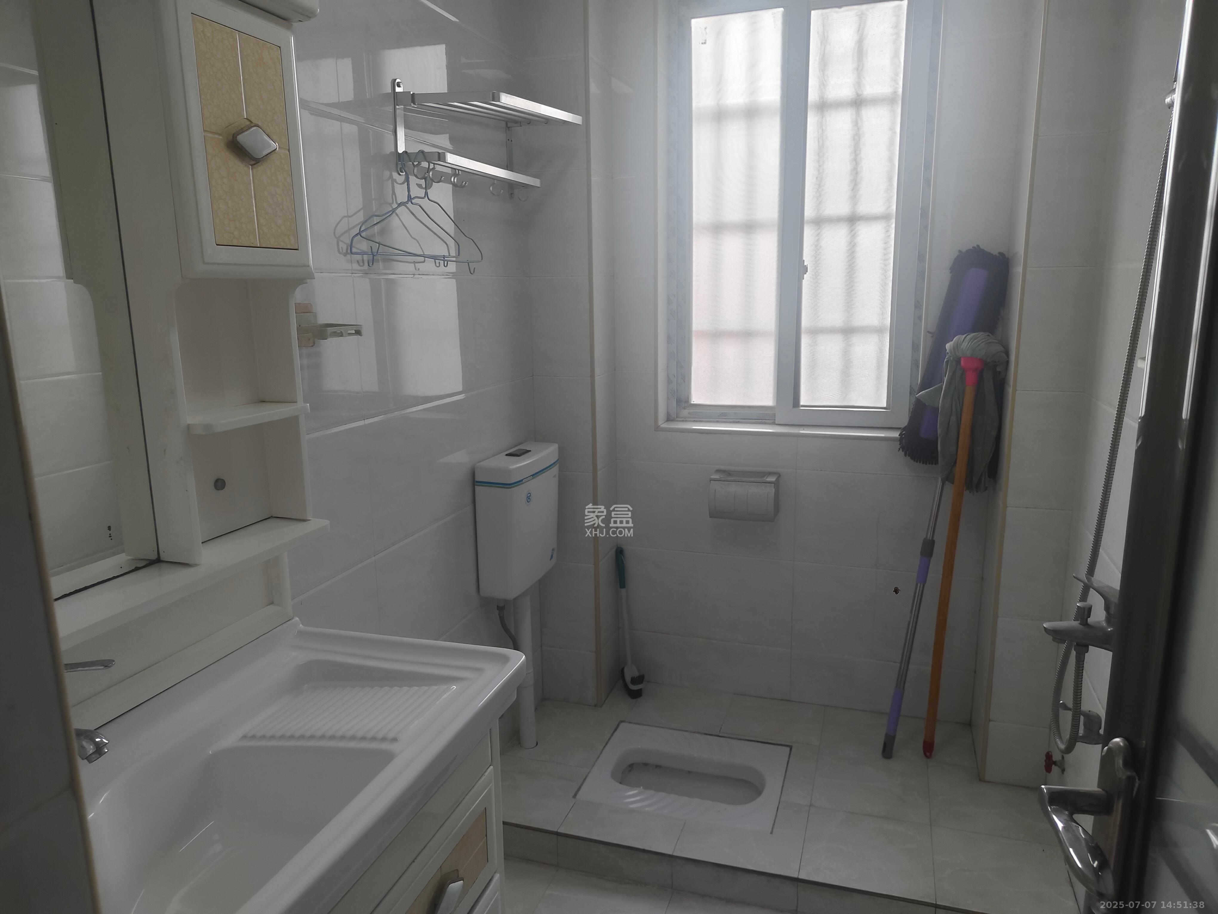 春满江南 6室3厅3卫 50.0万 春满江南 6室3厅3卫 50.0万客厅