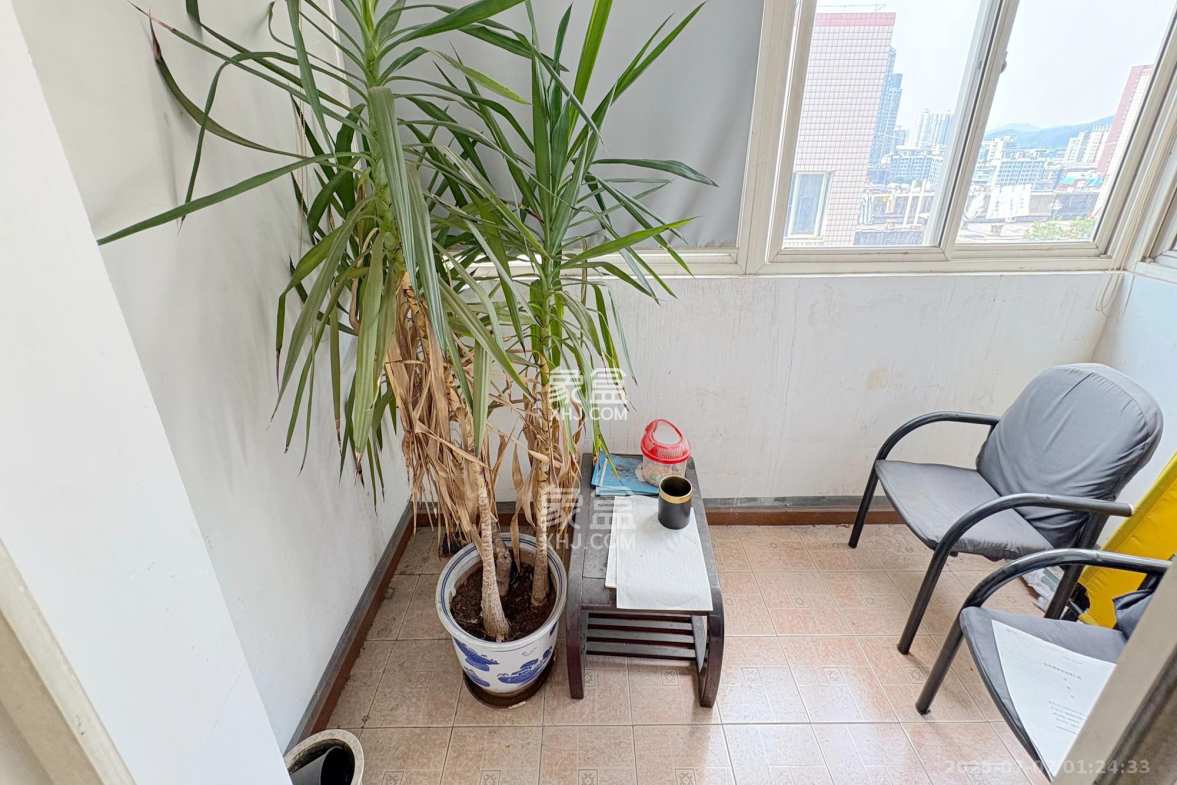 定王府  5室2厅2卫    155.0万 定王府  5室2厅2卫    155.0万阳台