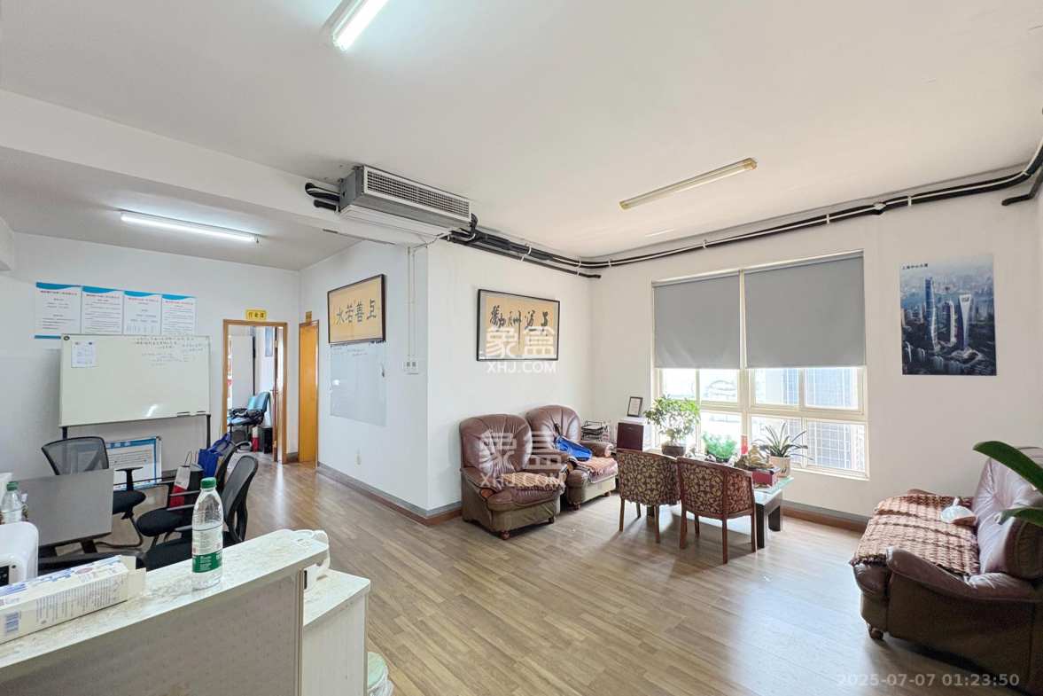 定王府  5室2厅2卫    155.0万 定王府  5室2厅2卫    155.0万客厅