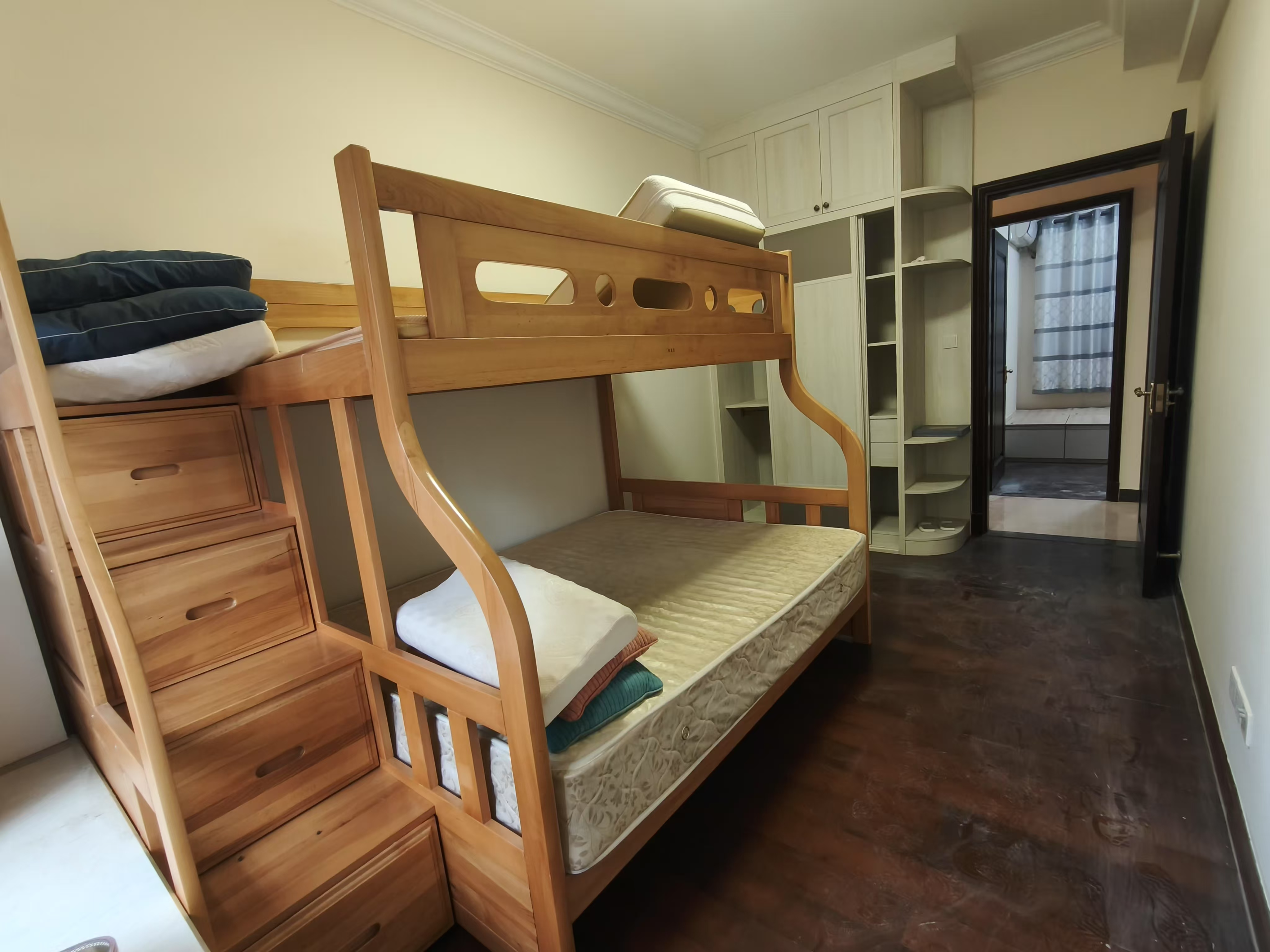 恒大海口文化旅游城 3室2厅2卫 2300.0元/月 恒大海口文化旅游城 3室2厅2卫 2300.0元/月室内图