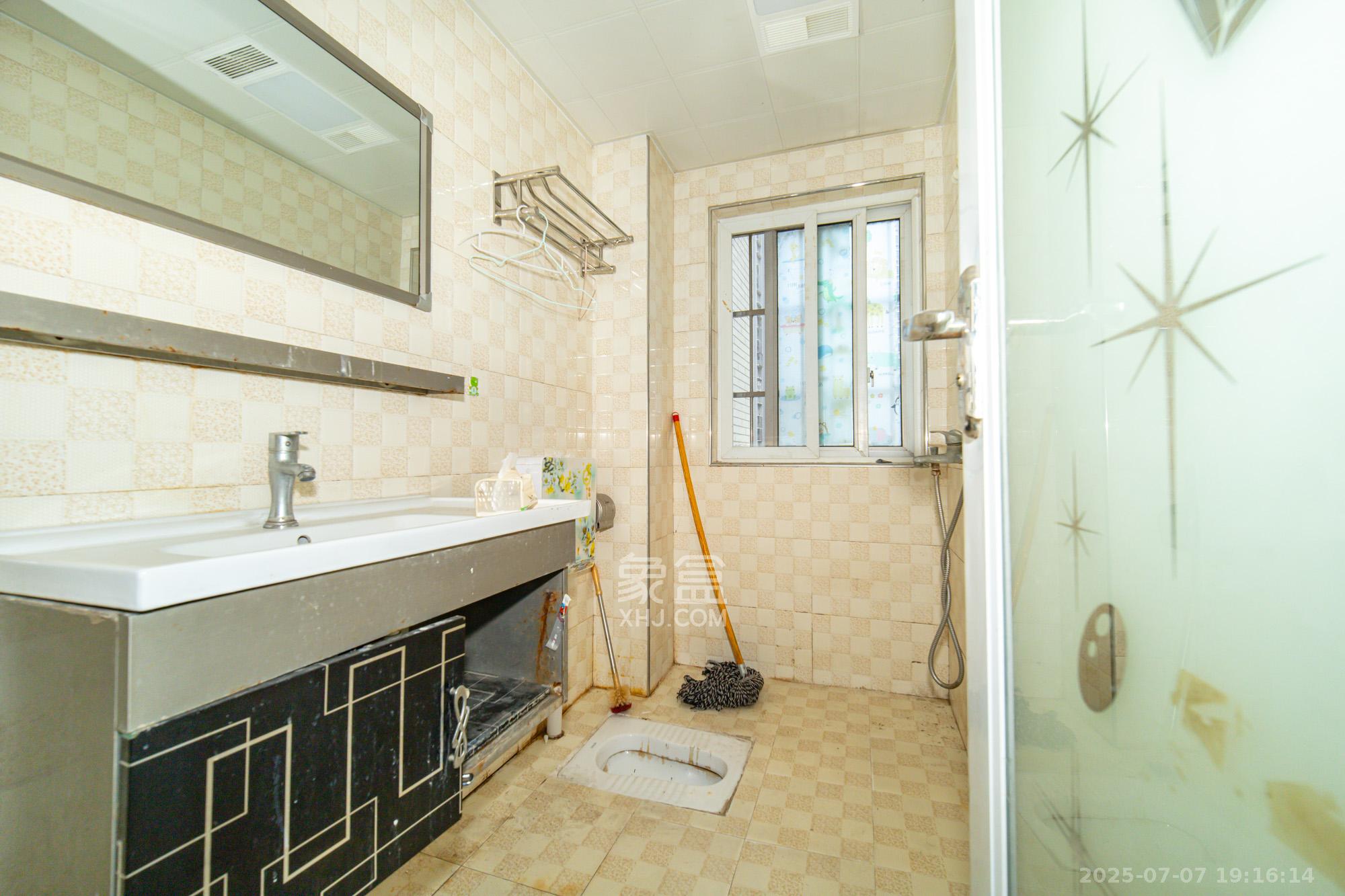 楚天世纪城东苑  3室2厅1卫    49.8万 楚天世纪城东苑  3室2厅1卫    49.8万卫生间