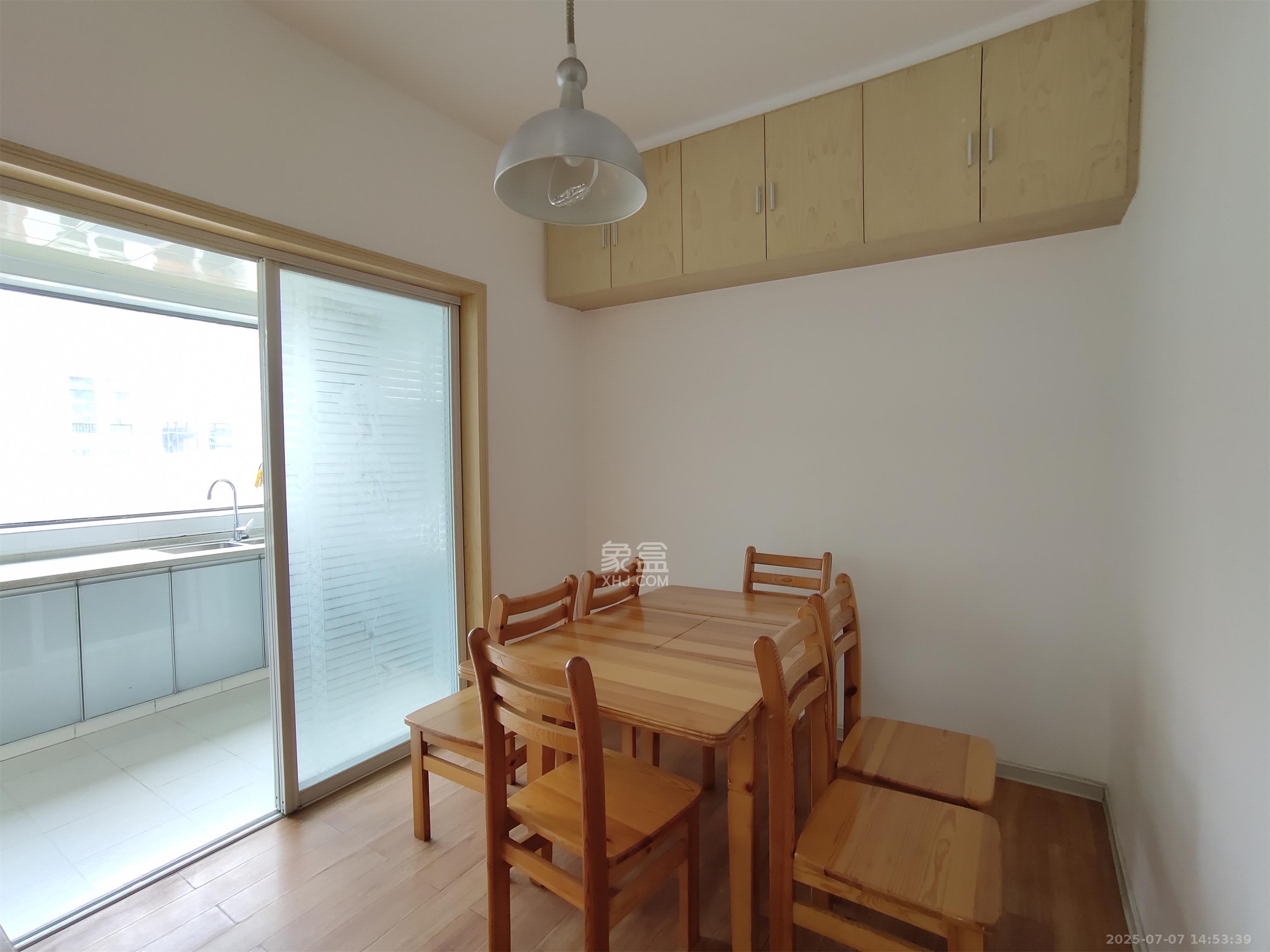 中城丽景香山园  3室2厅2卫   3100.00元/月室内图