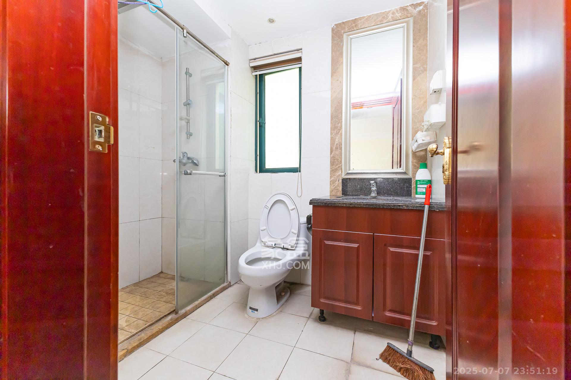 恒大名都 3室2厅2卫 72.0万 恒大名都 3室2厅2卫 72.0万卫生间