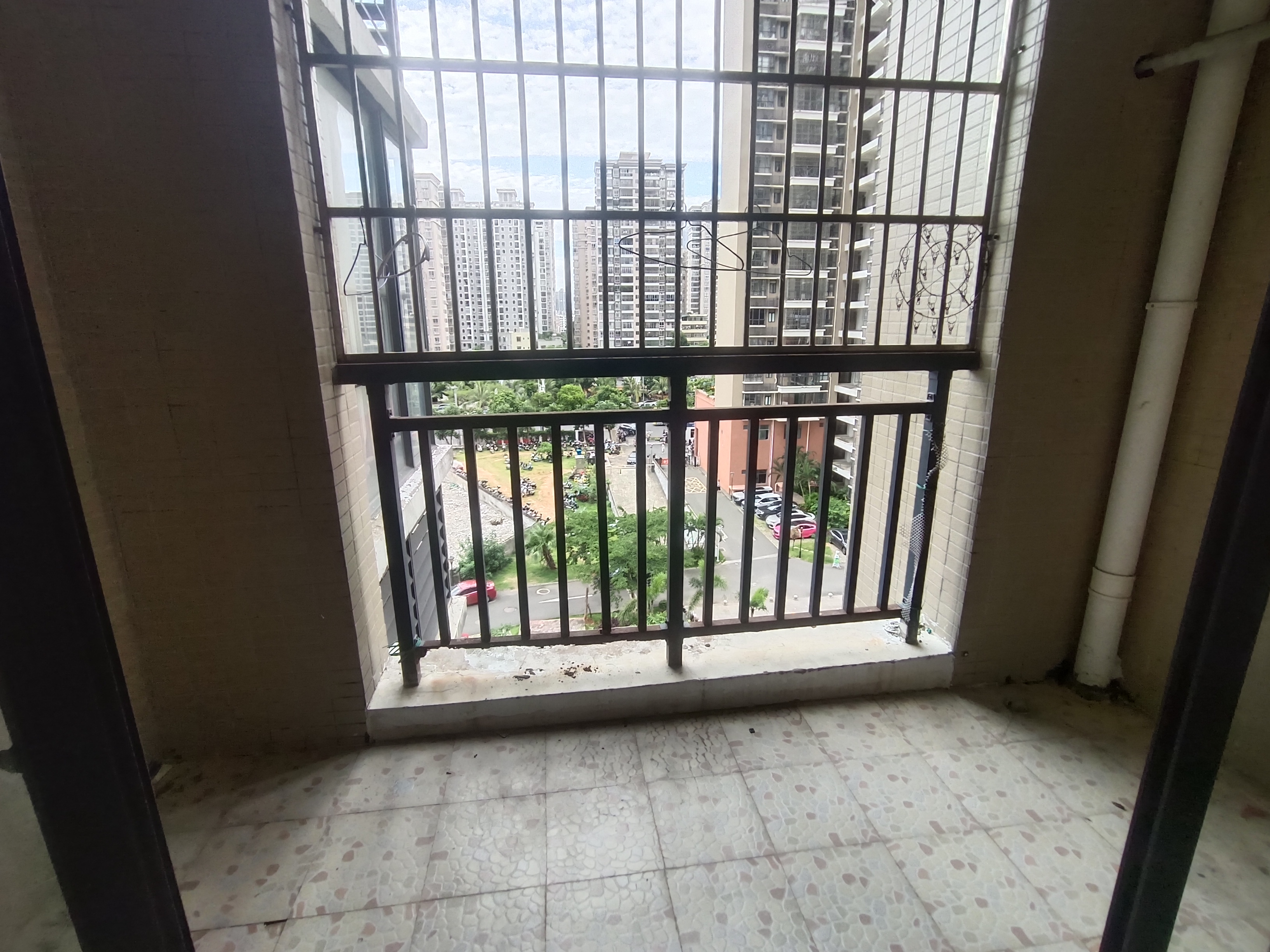 红城湖延长线(别名:滨江华庭) 2室2厅1卫 95.0万 红城湖延长线(别名:滨江华庭) 2室2厅1卫 95.0万客厅