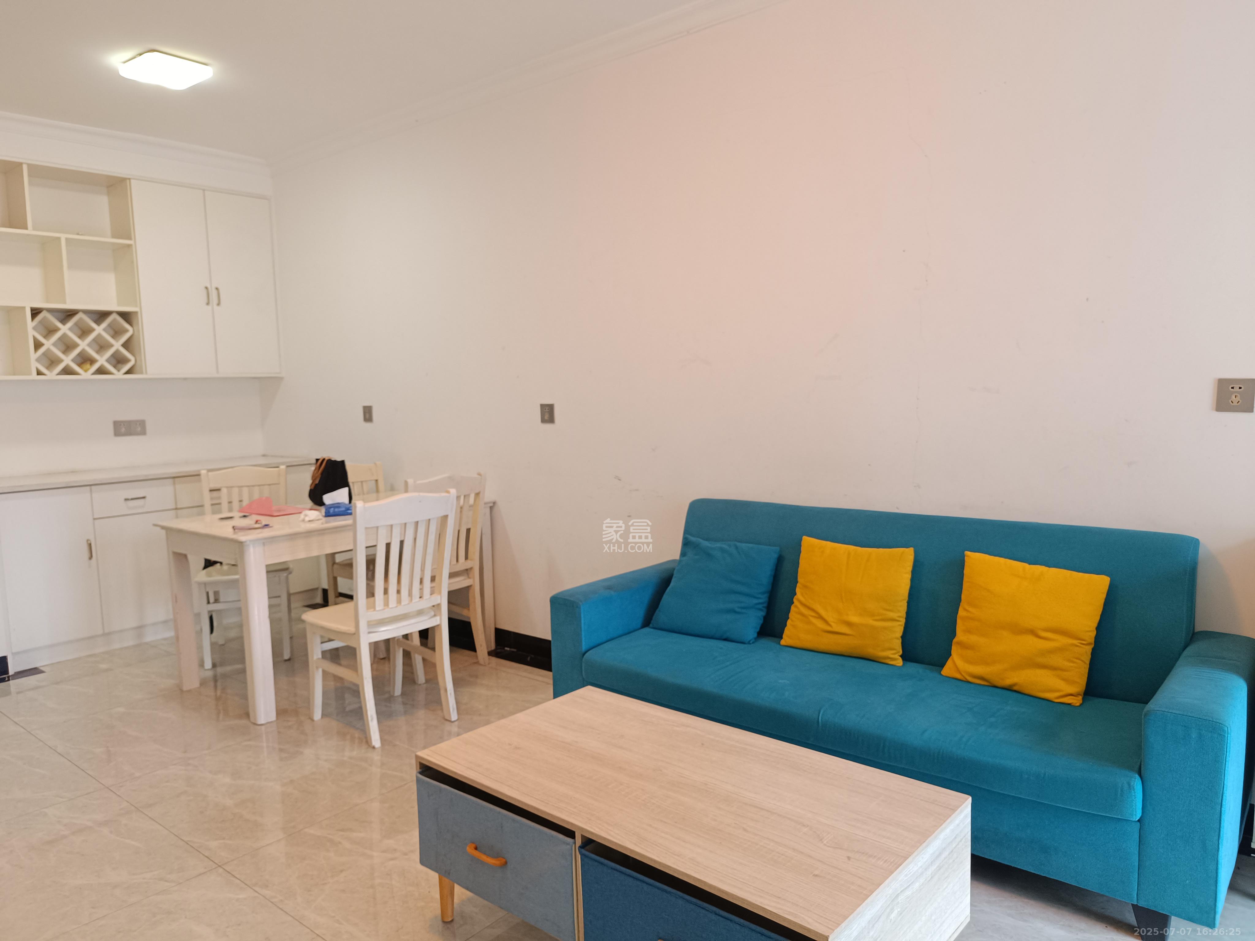 绿地之窗  3室2厅2卫    2100.0元/月室内图